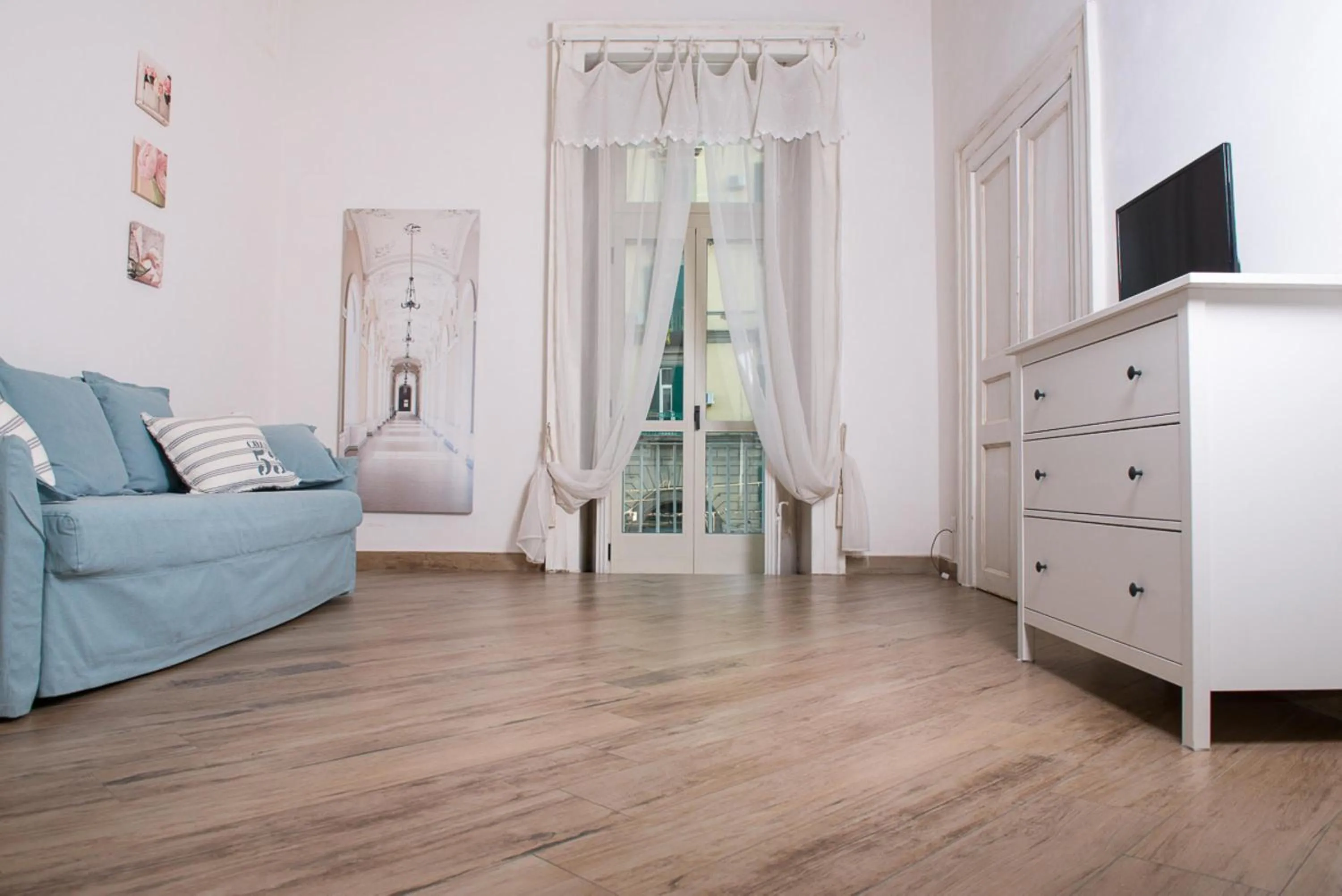 Photo of the whole room in Maison la Mitra - Dimore Partenopee