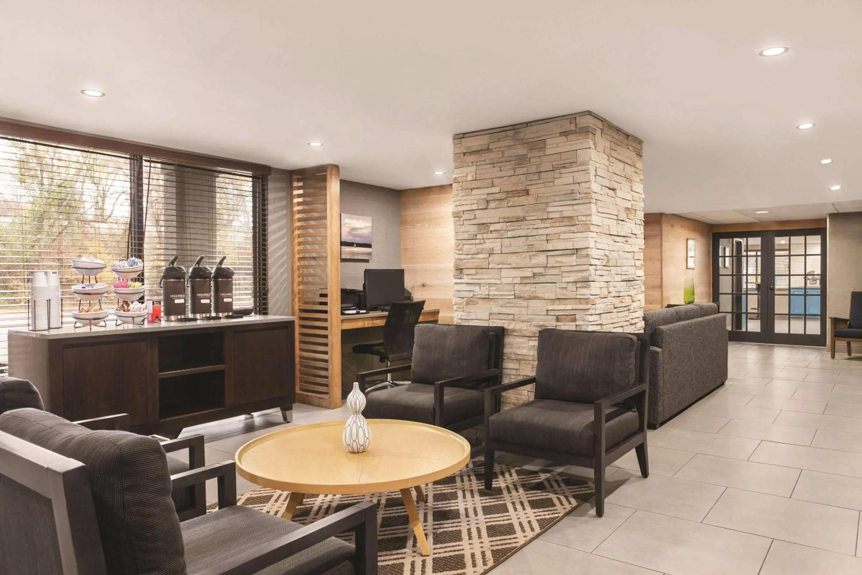 Lobby or reception in Country Inn & Suites by Radisson, Williamsburg East Busch Gardens , VA