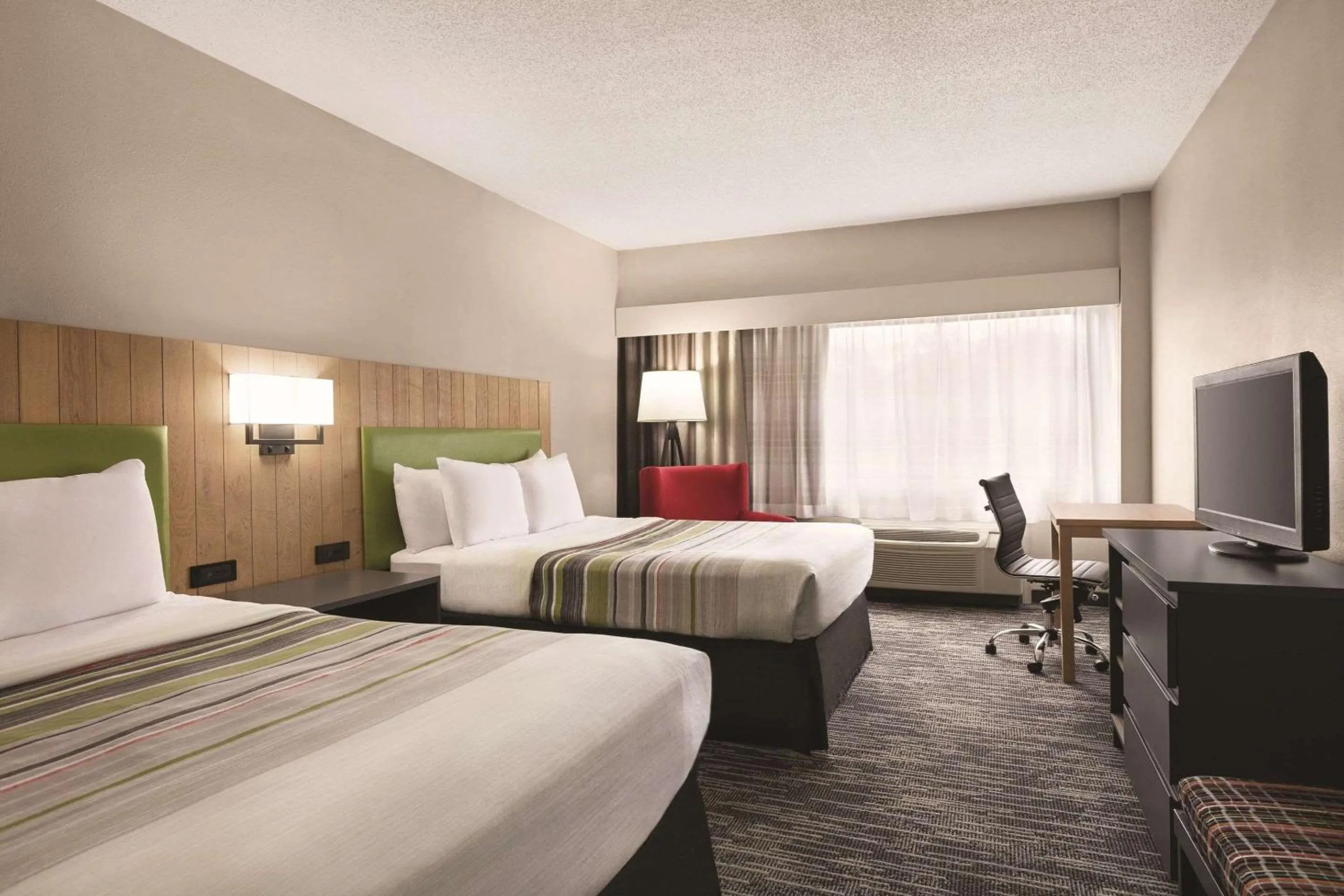 Bedroom, Bed in Country Inn & Suites by Radisson, Williamsburg East Busch Gardens , VA