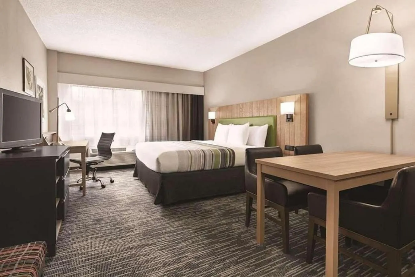 Bed in Country Inn & Suites by Radisson, Williamsburg East Busch Gardens , VA