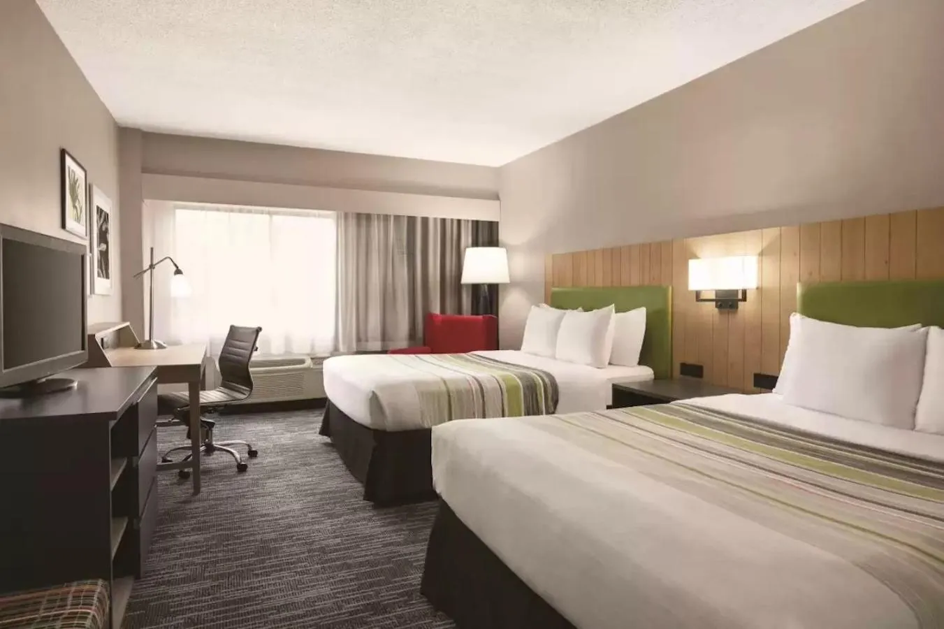 Bed in Country Inn & Suites by Radisson, Williamsburg East Busch Gardens , VA