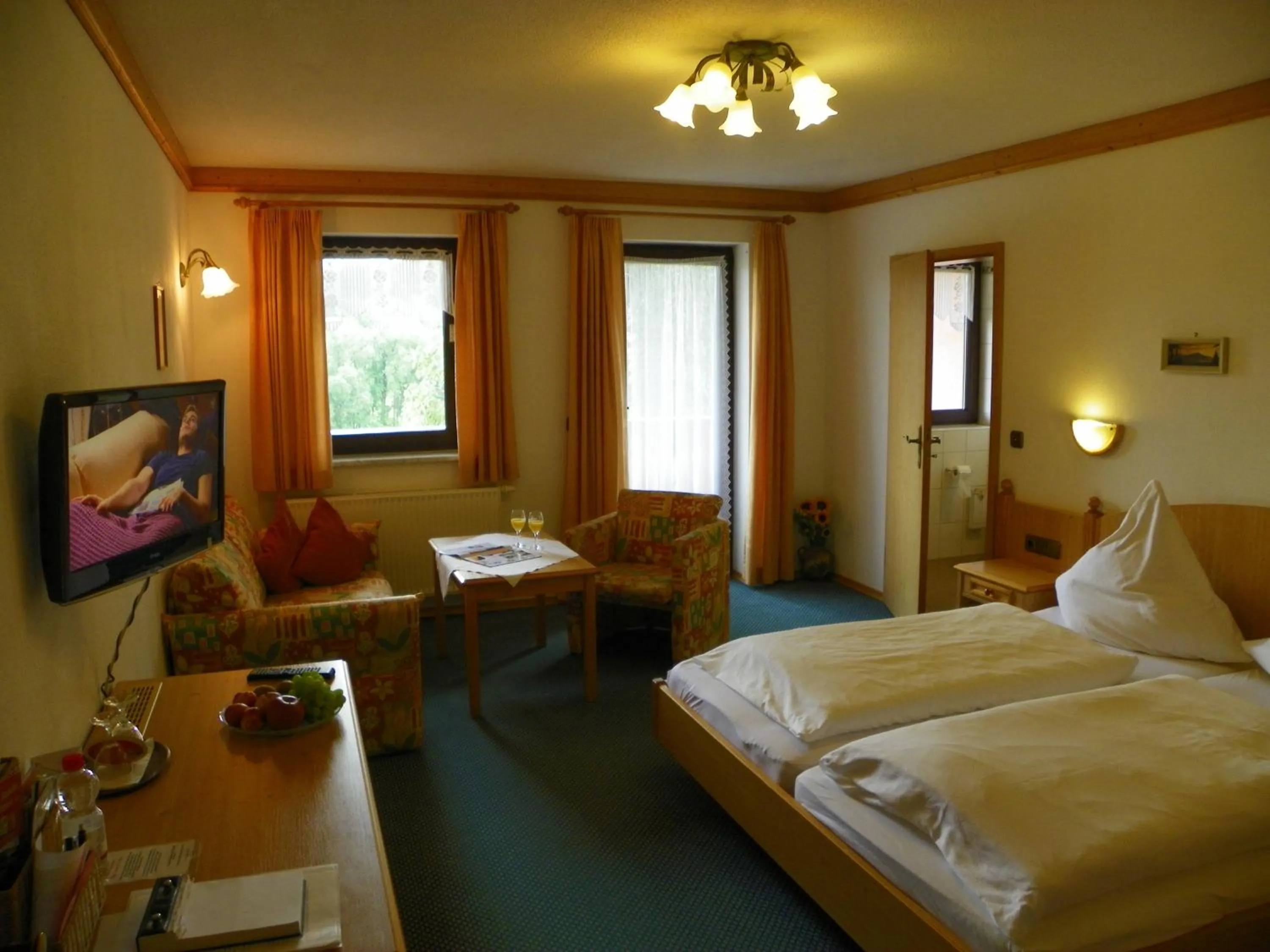 Photo of the whole room, Bed in Landhotel Steigerwaldhaus