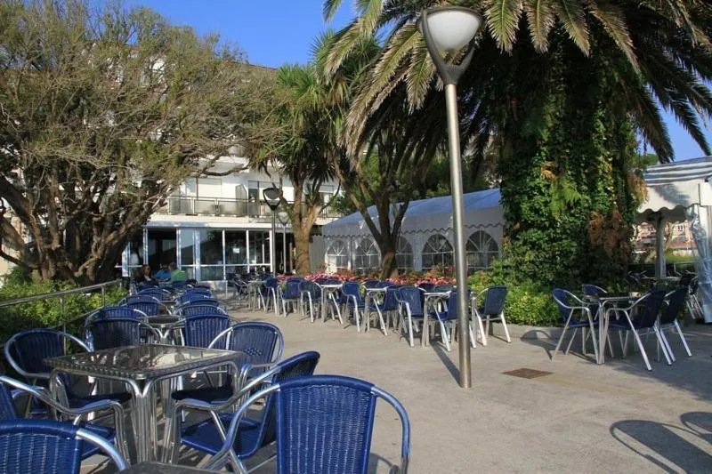 Facade/entrance in Hotel Alfar