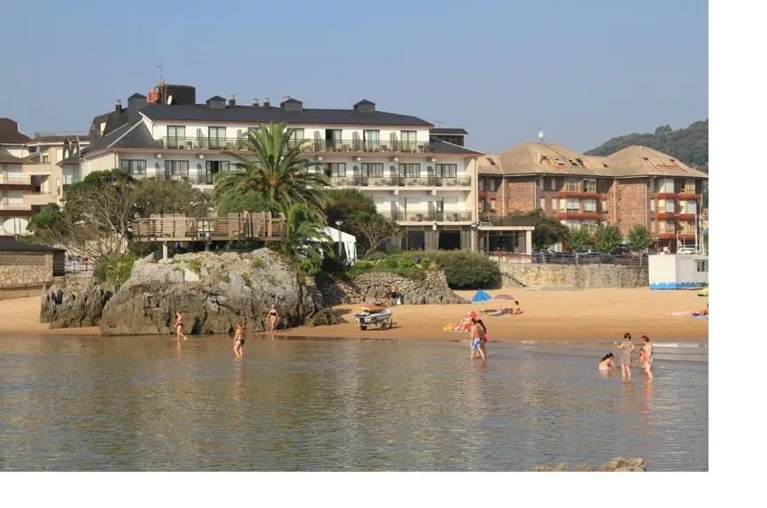 Facade/entrance in Hotel Alfar