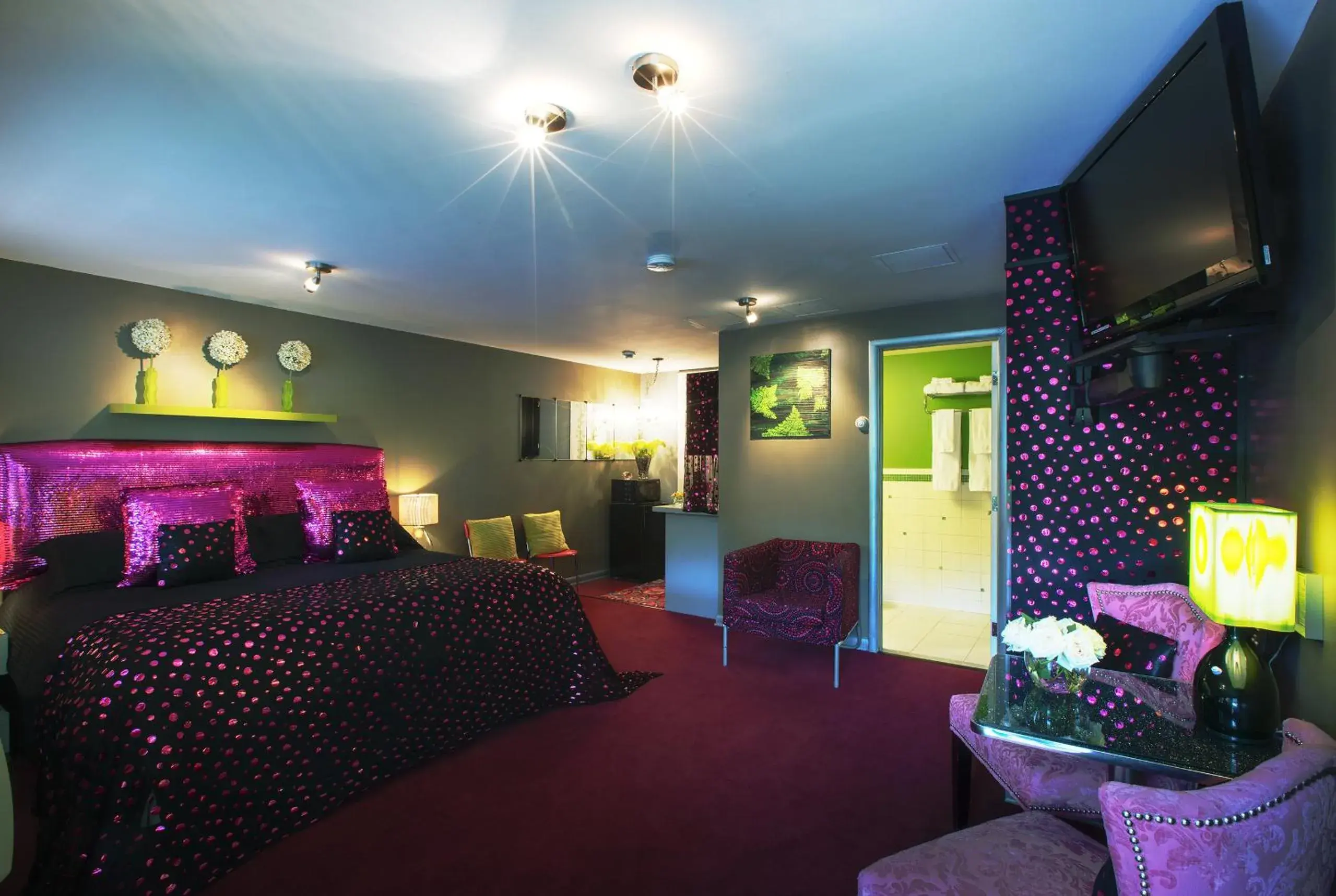 Classic Contemporary 6 in The Roxbury Classic Contemporary 6 in The Roxbury