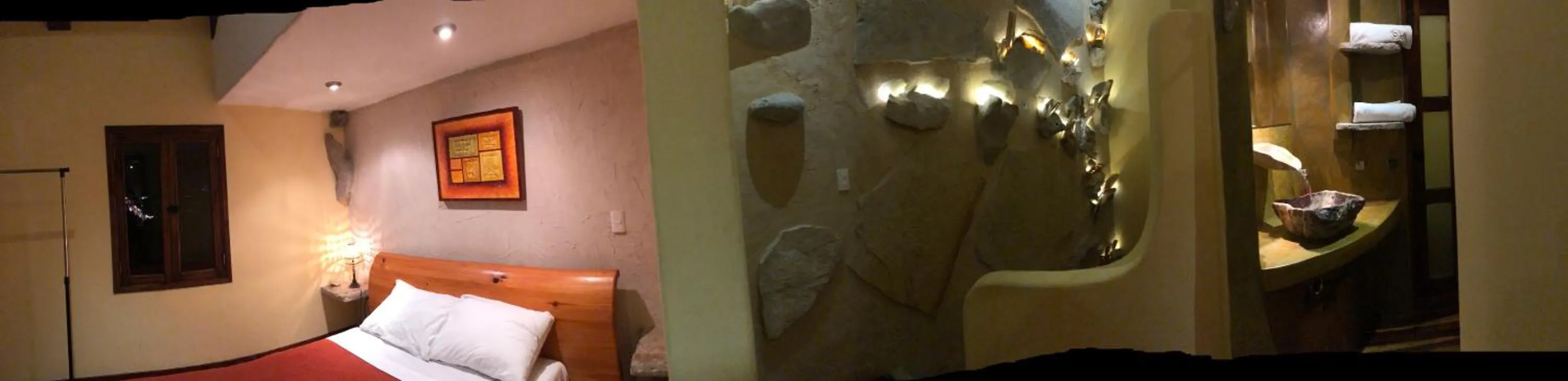 Bed in Magnolias Boutique Suites & SPA