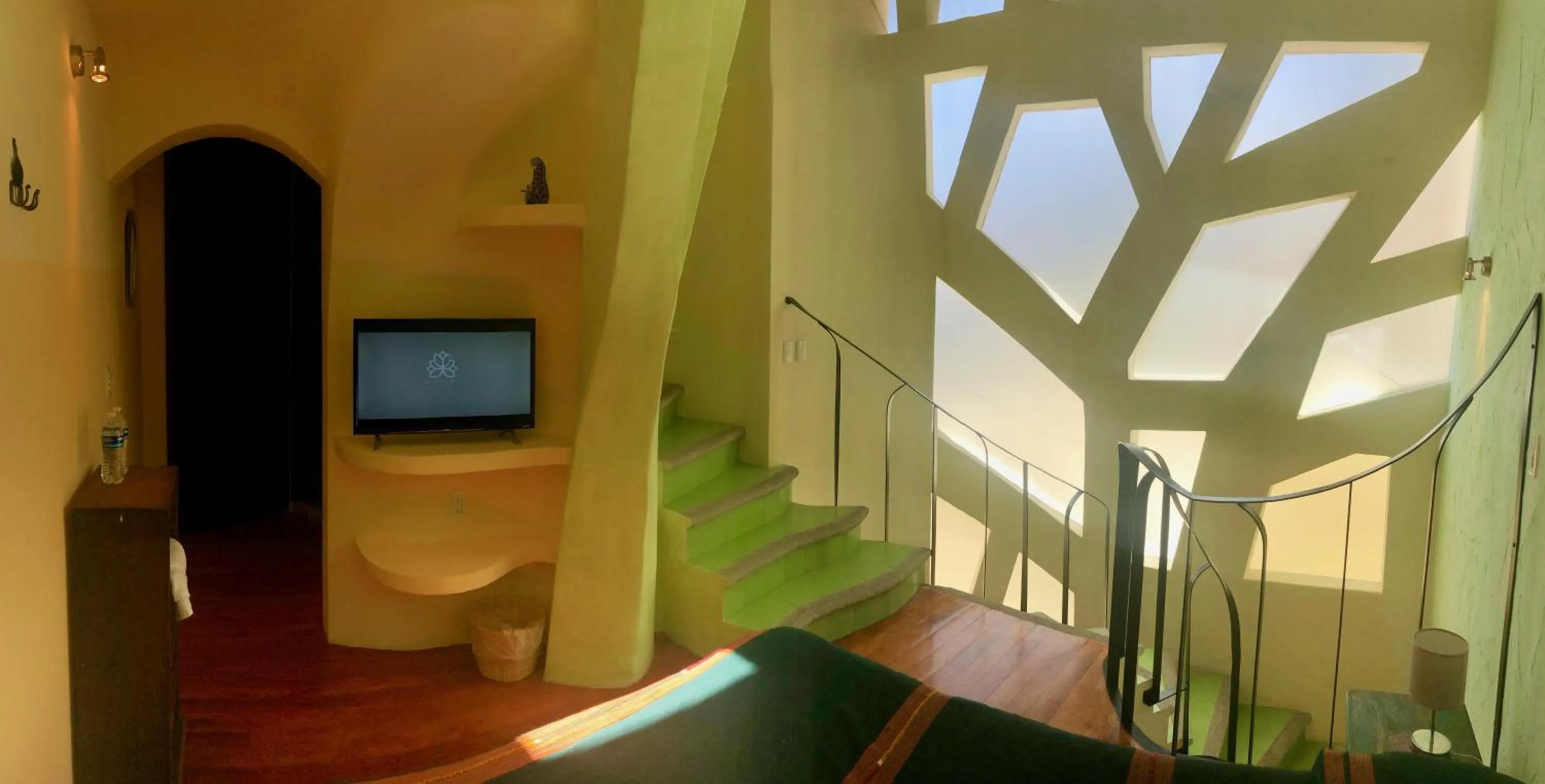 TV and multimedia in Magnolias Boutique Suites & SPA