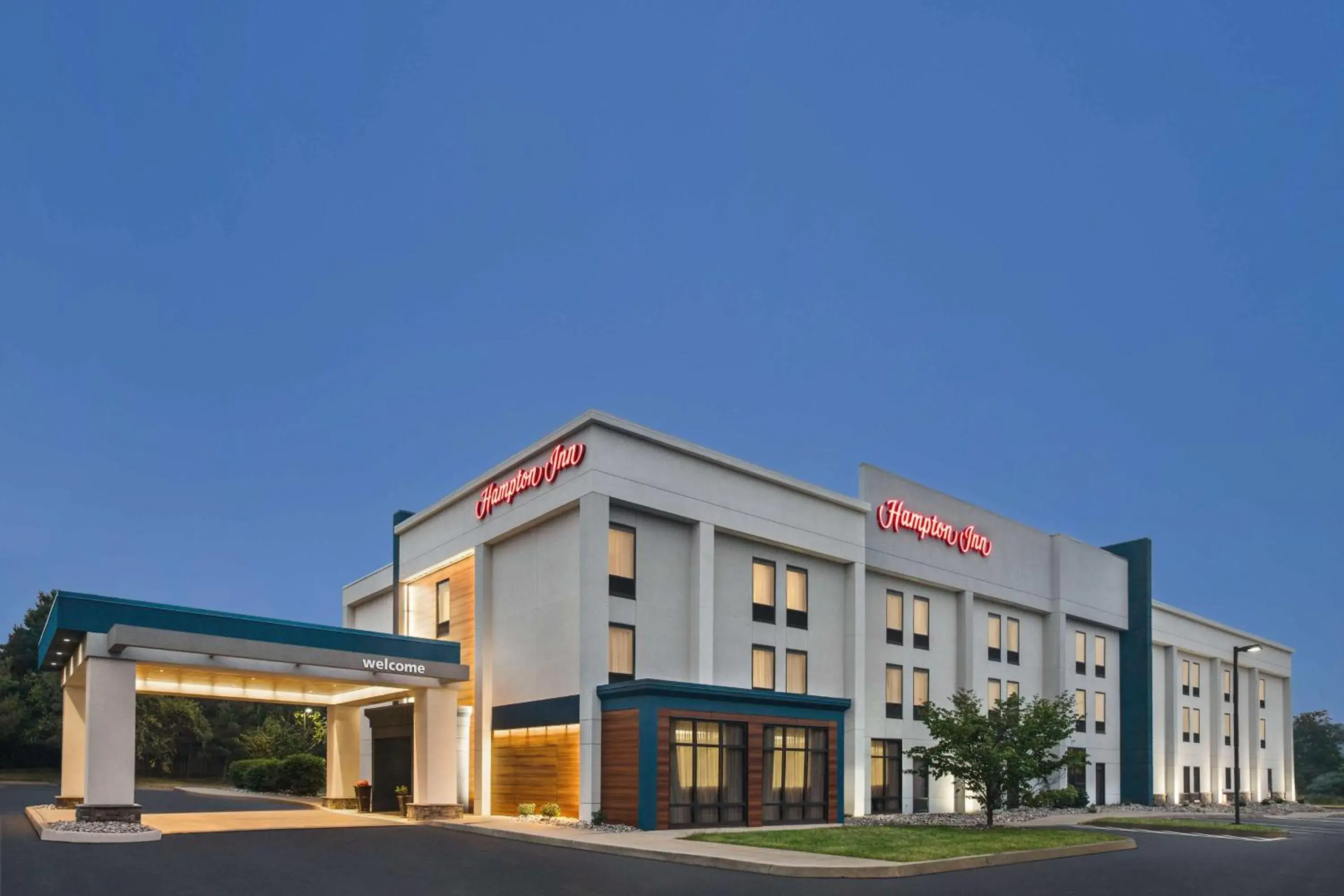 Property building in Hampton Inn Quakertown Property building in Hampton Inn Quakertown