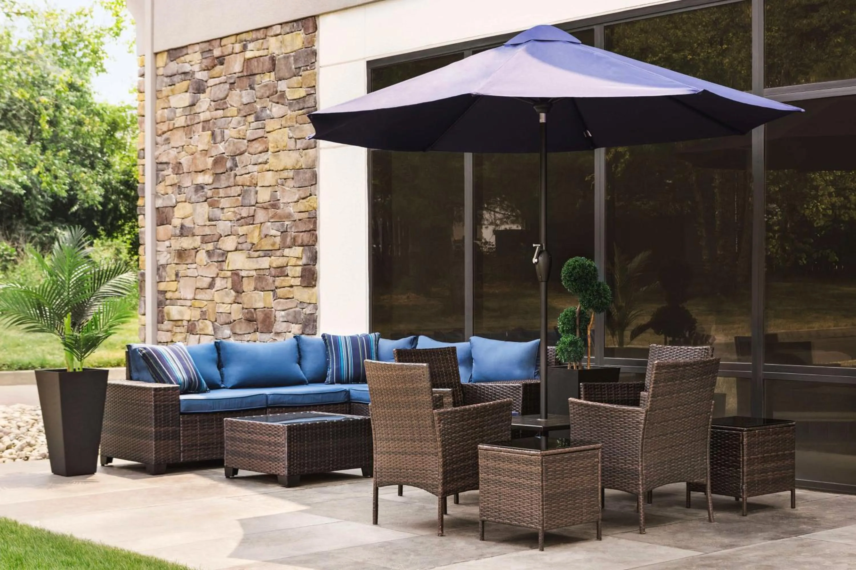 Patio in Hampton Inn Quakertown