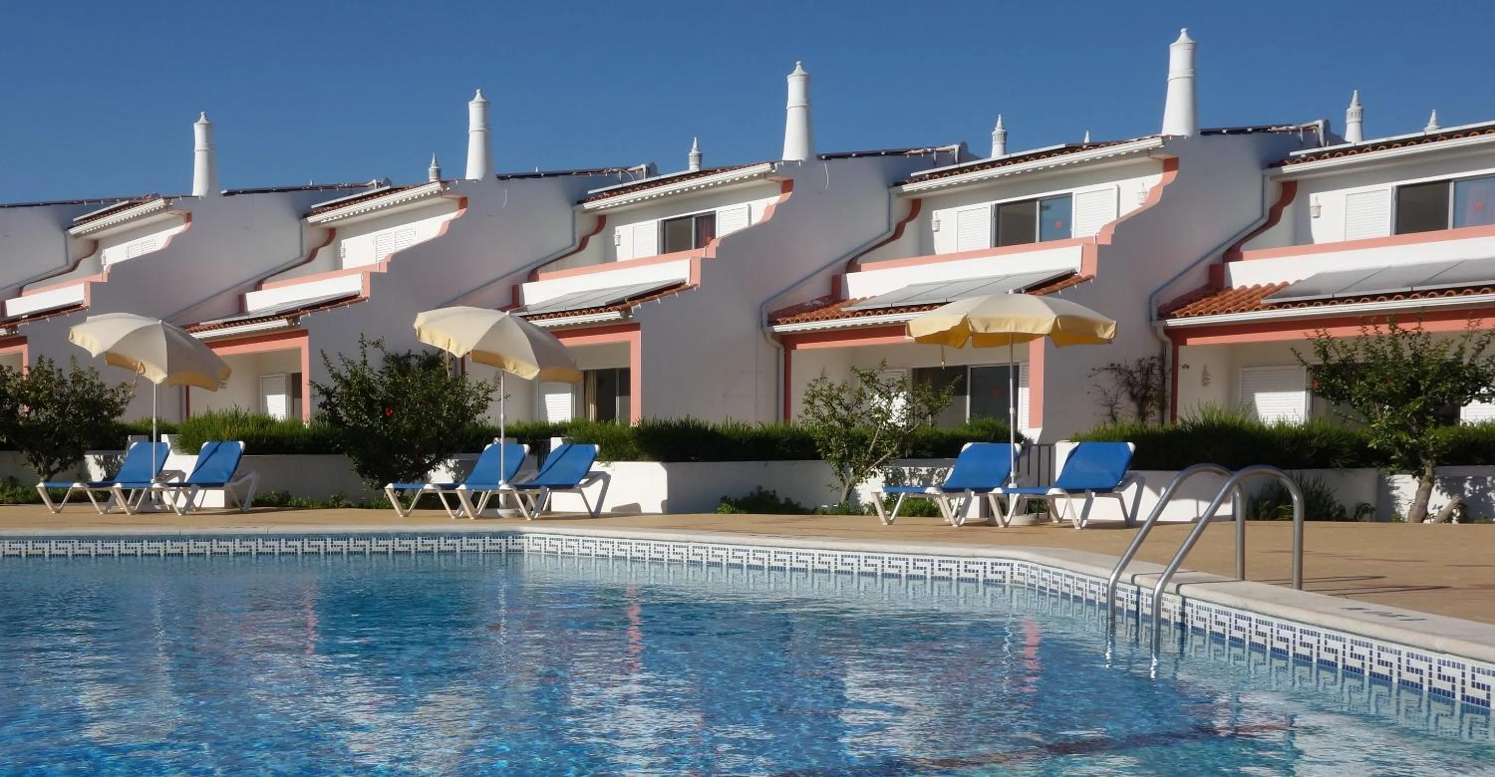 Swimming pool in Moradias Villas Joinal