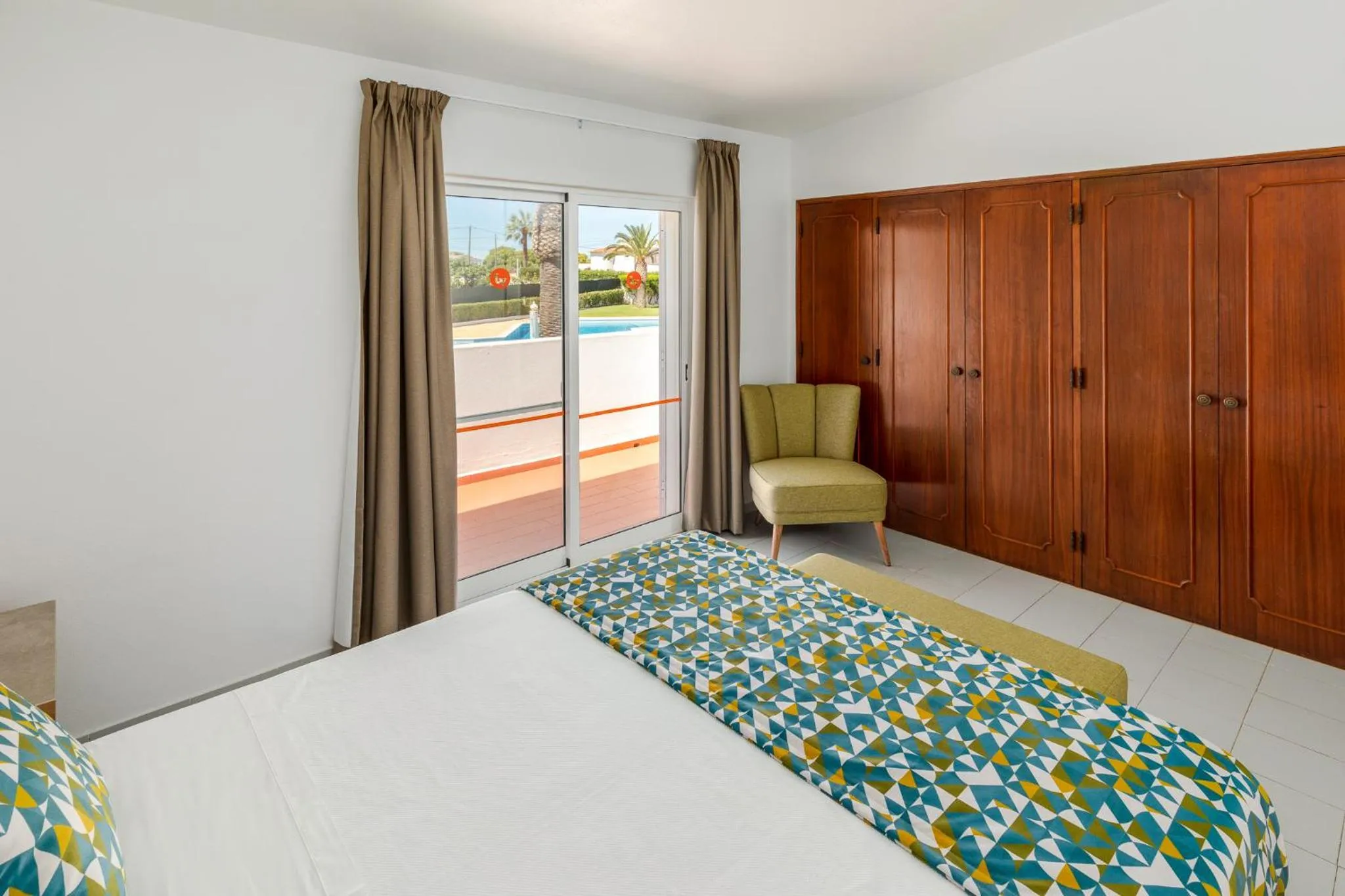 Bedroom, Bed in Moradias Villas Joinal
