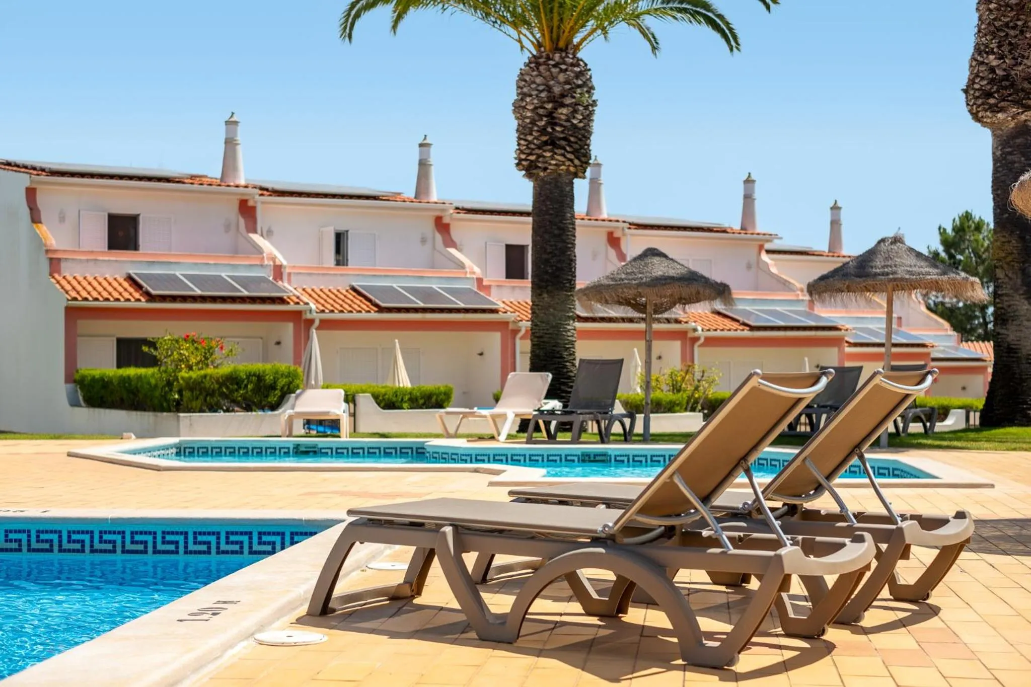 Swimming pool in Moradias Villas Joinal