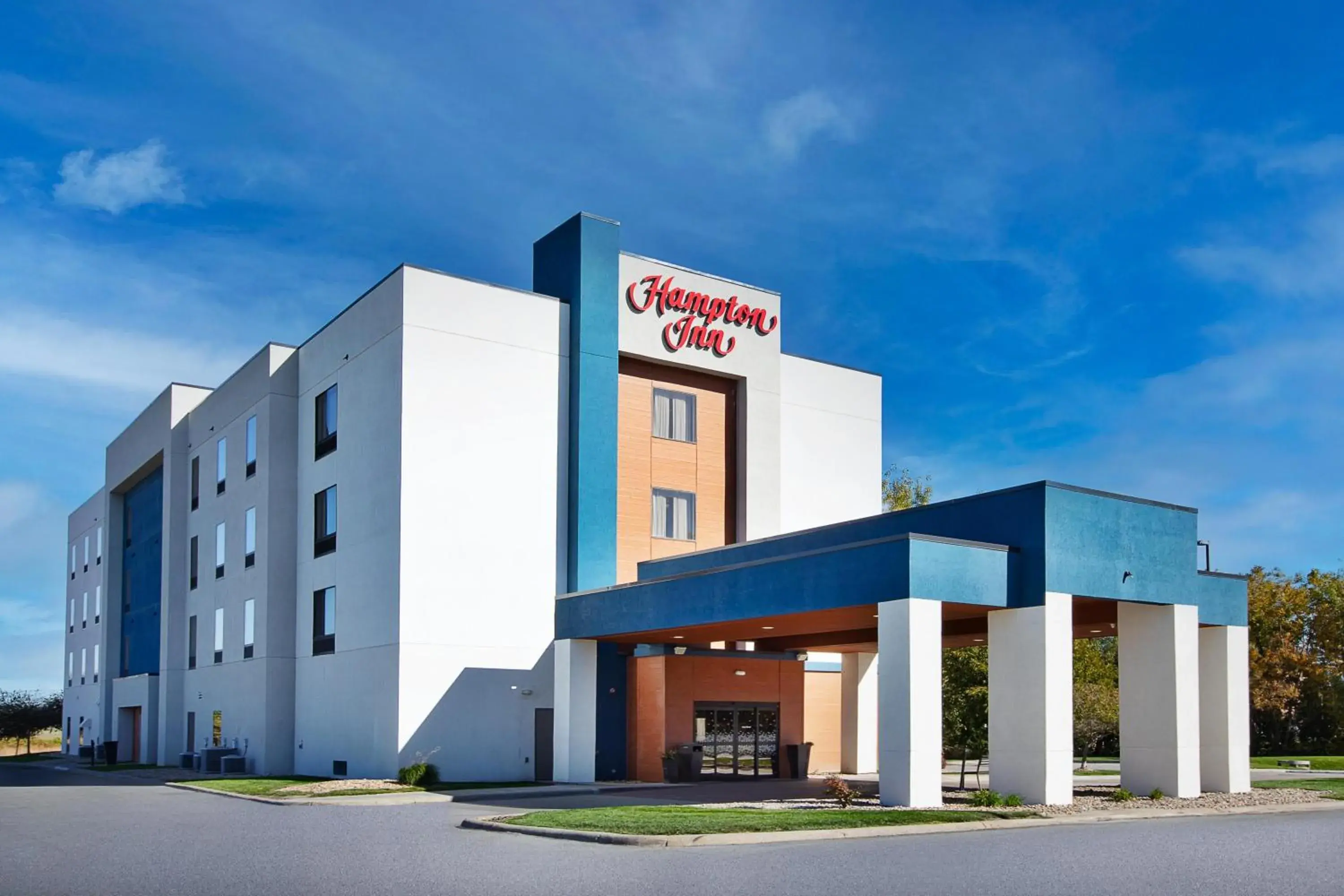 Property building in Hampton Inn Bellevue Property building in Hampton Inn Bellevue