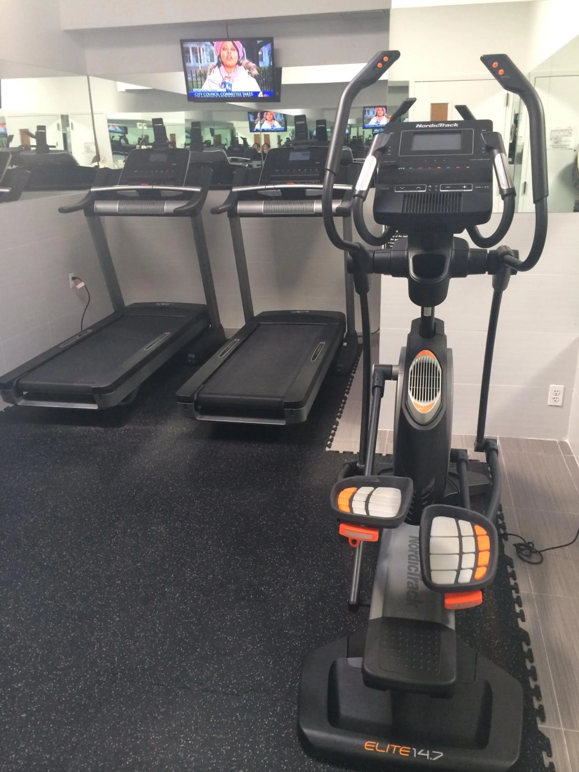 Fitness centre/facilities in Pointe Plaza Hotel