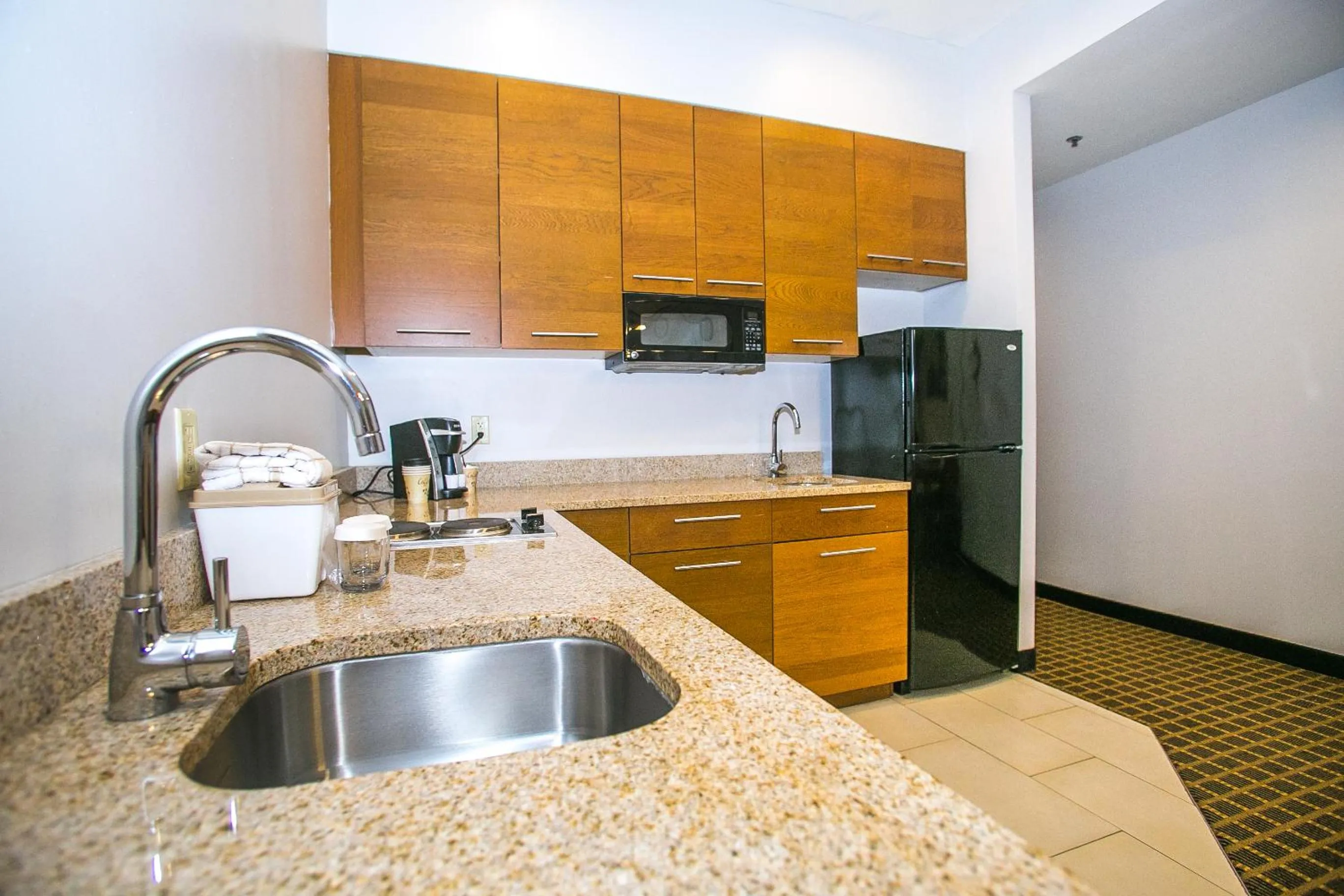 Kitchen or kitchenette in Pointe Plaza Hotel