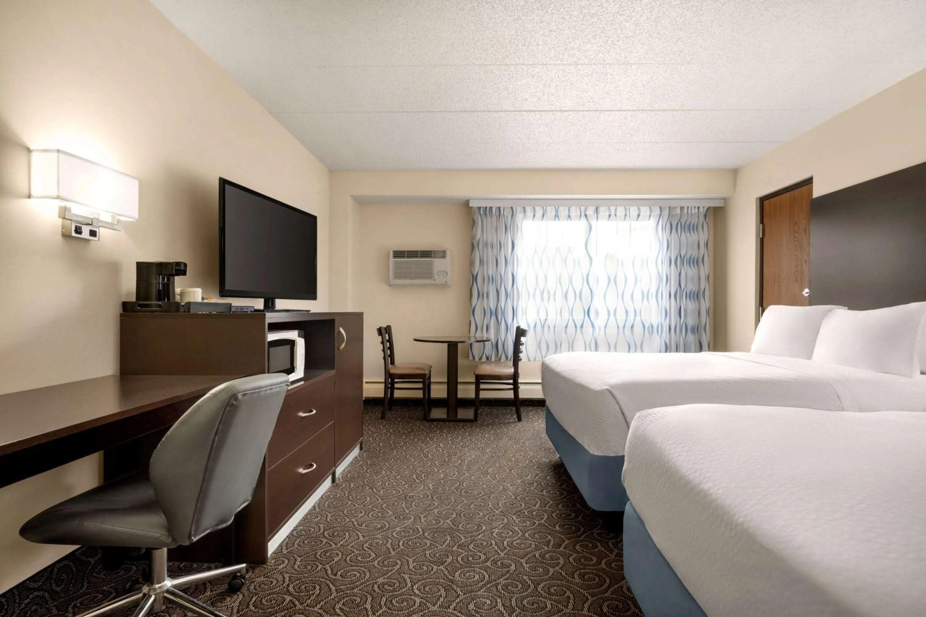 Bedroom, Bed in Days Inn by Wyndham Fort Collins