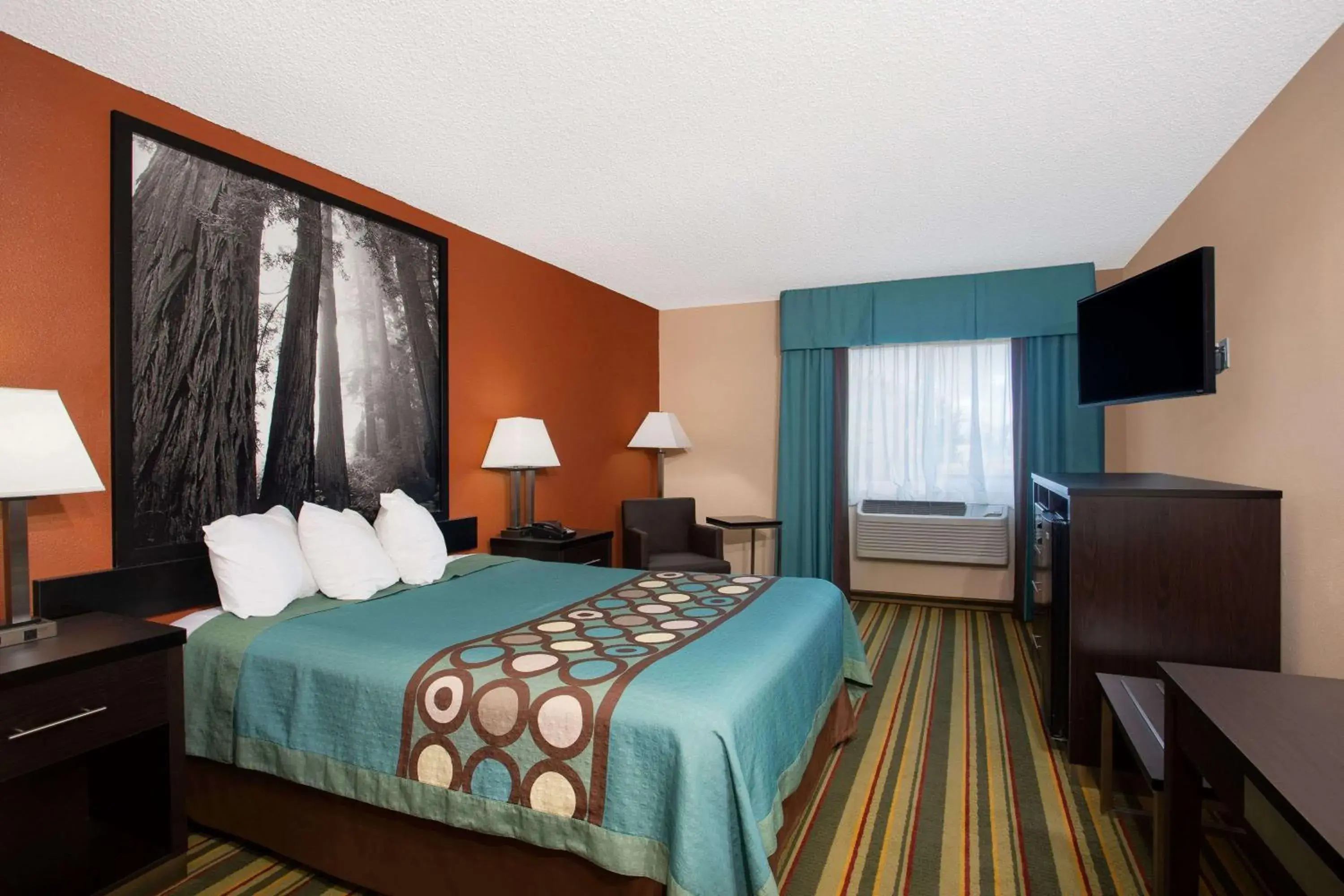 Photo of the whole room, Bed in Super 8 by Wyndham Chico Photo of the whole room, Bed in Super 8 by Wyndham Chico