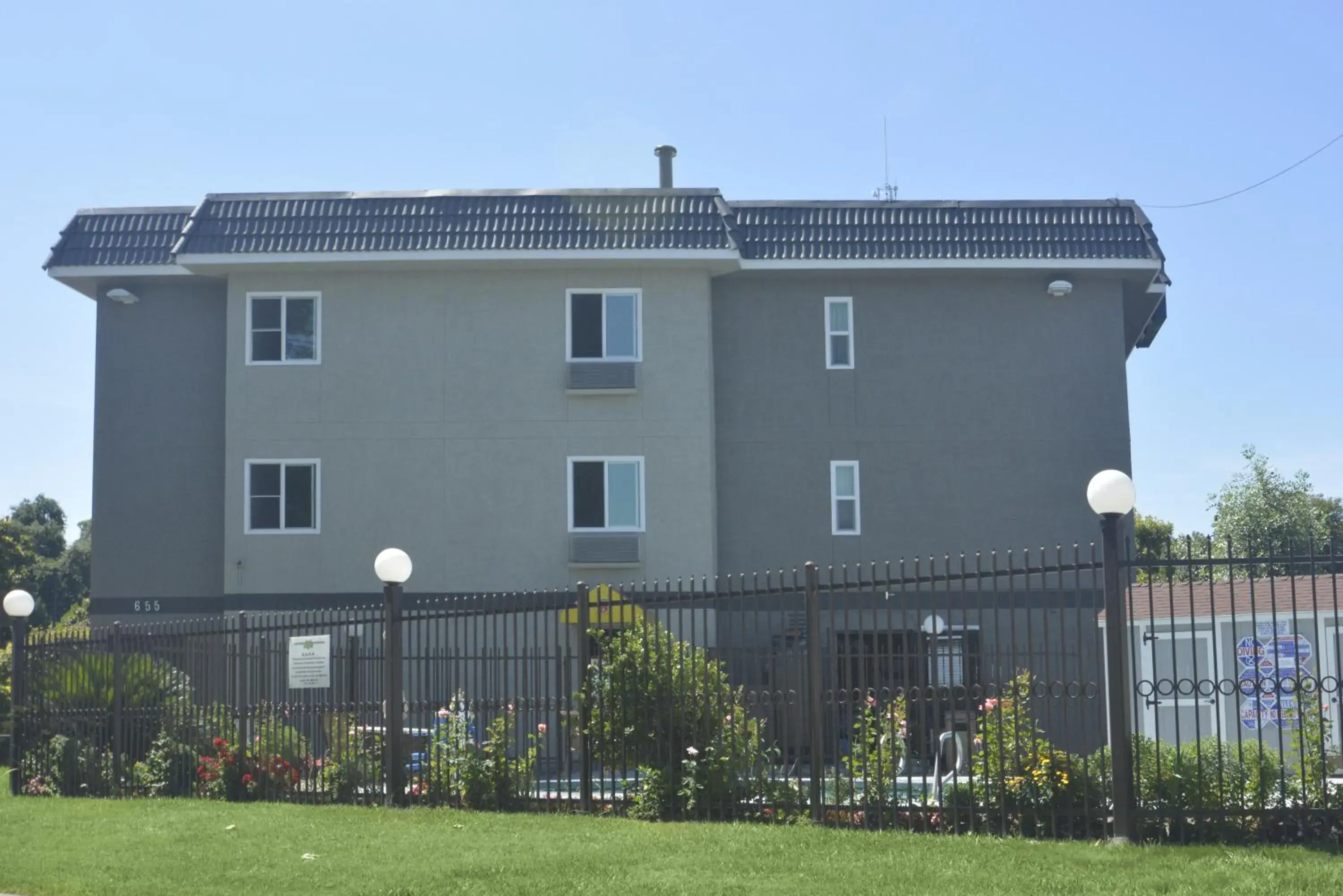 Property building in Super 8 by Wyndham Chico Property building in Super 8 by Wyndham Chico