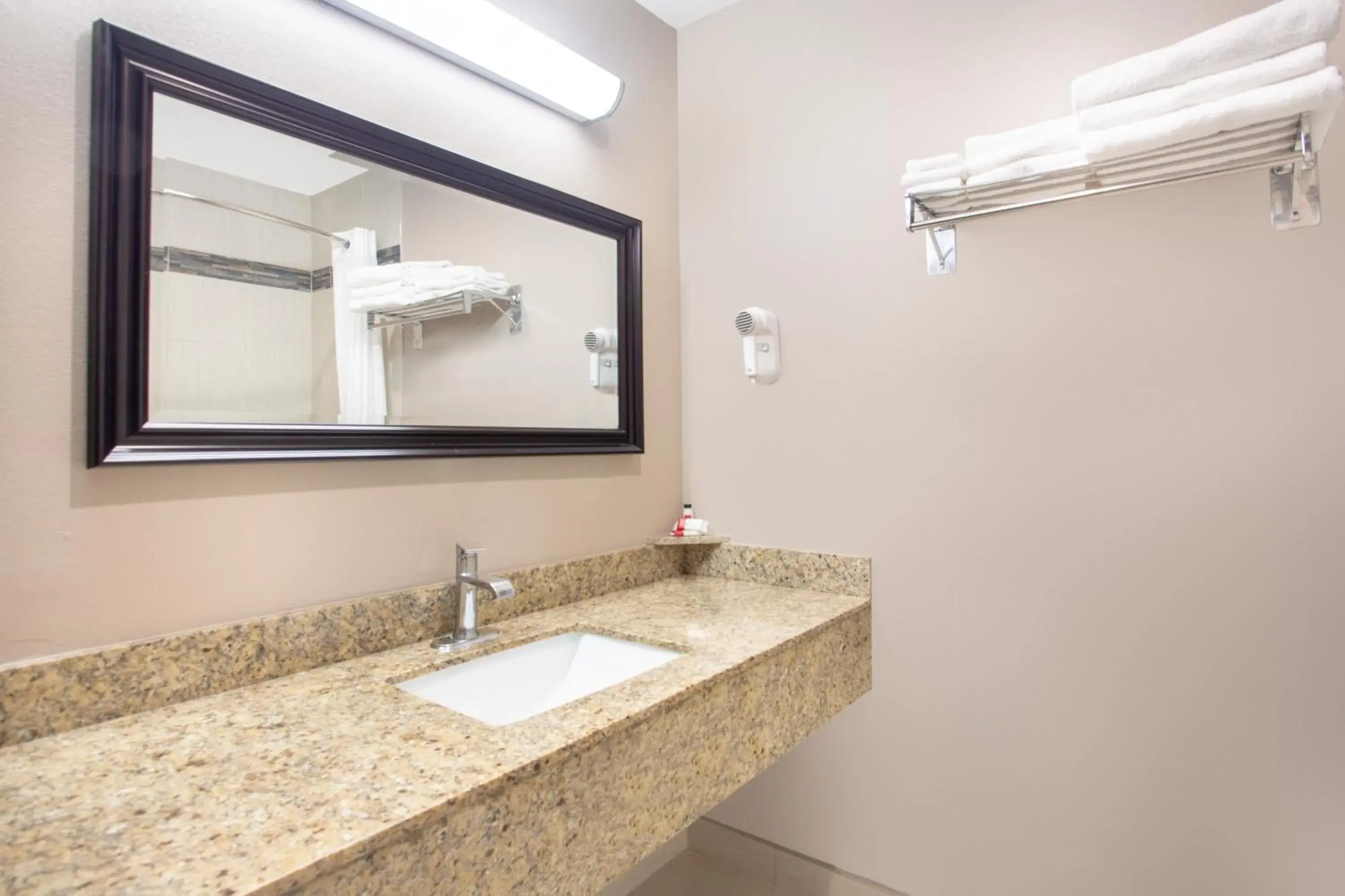 Deluxe Queen Room with Two Queen Beds - Non-Smoking in Super 8 by Wyndham Chico Deluxe Queen Room with Two Queen Beds - Non-Smoking in Super 8 by Wyndham Chico