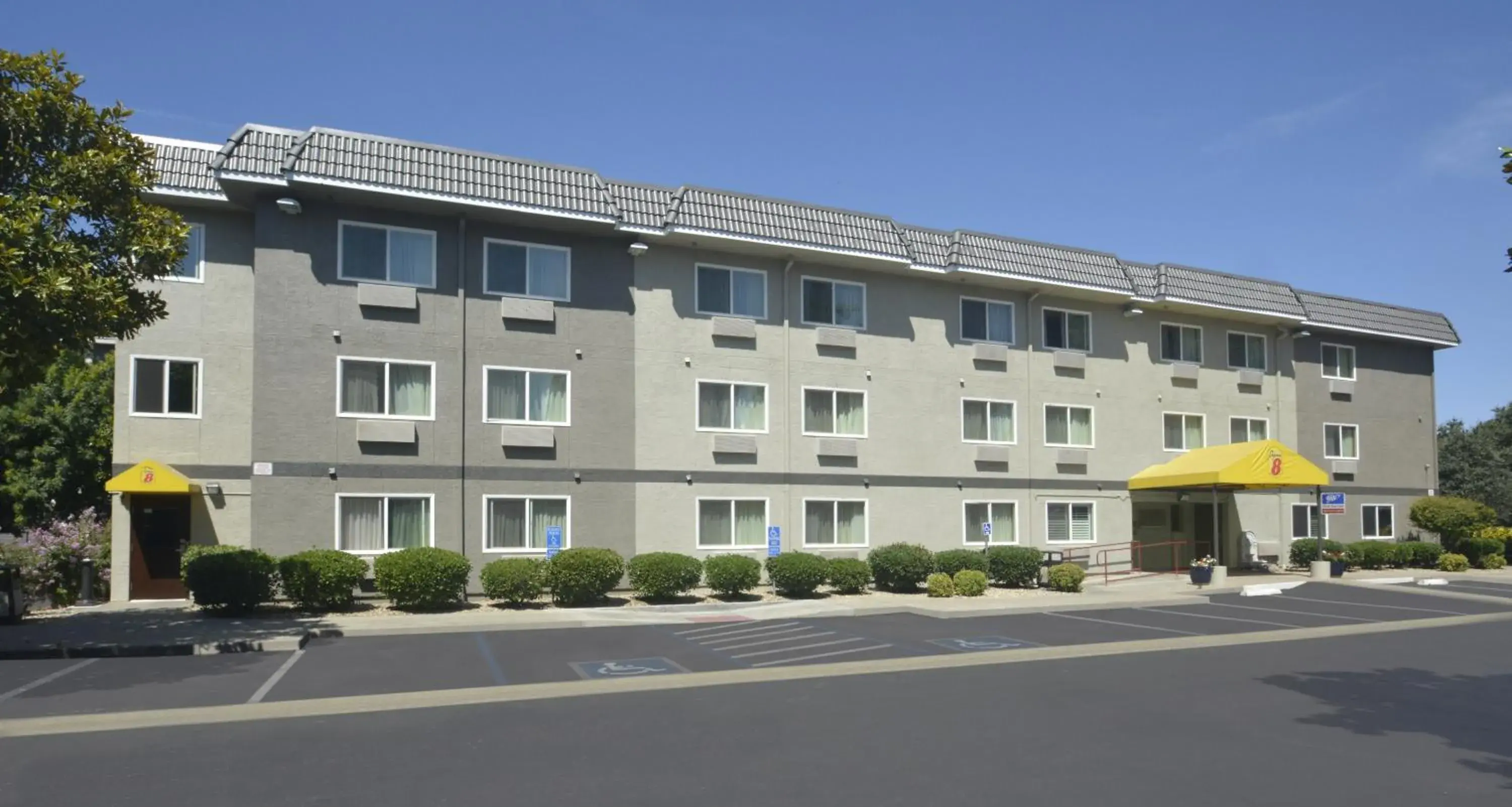 Property building in Super 8 by Wyndham Chico Property building in Super 8 by Wyndham Chico