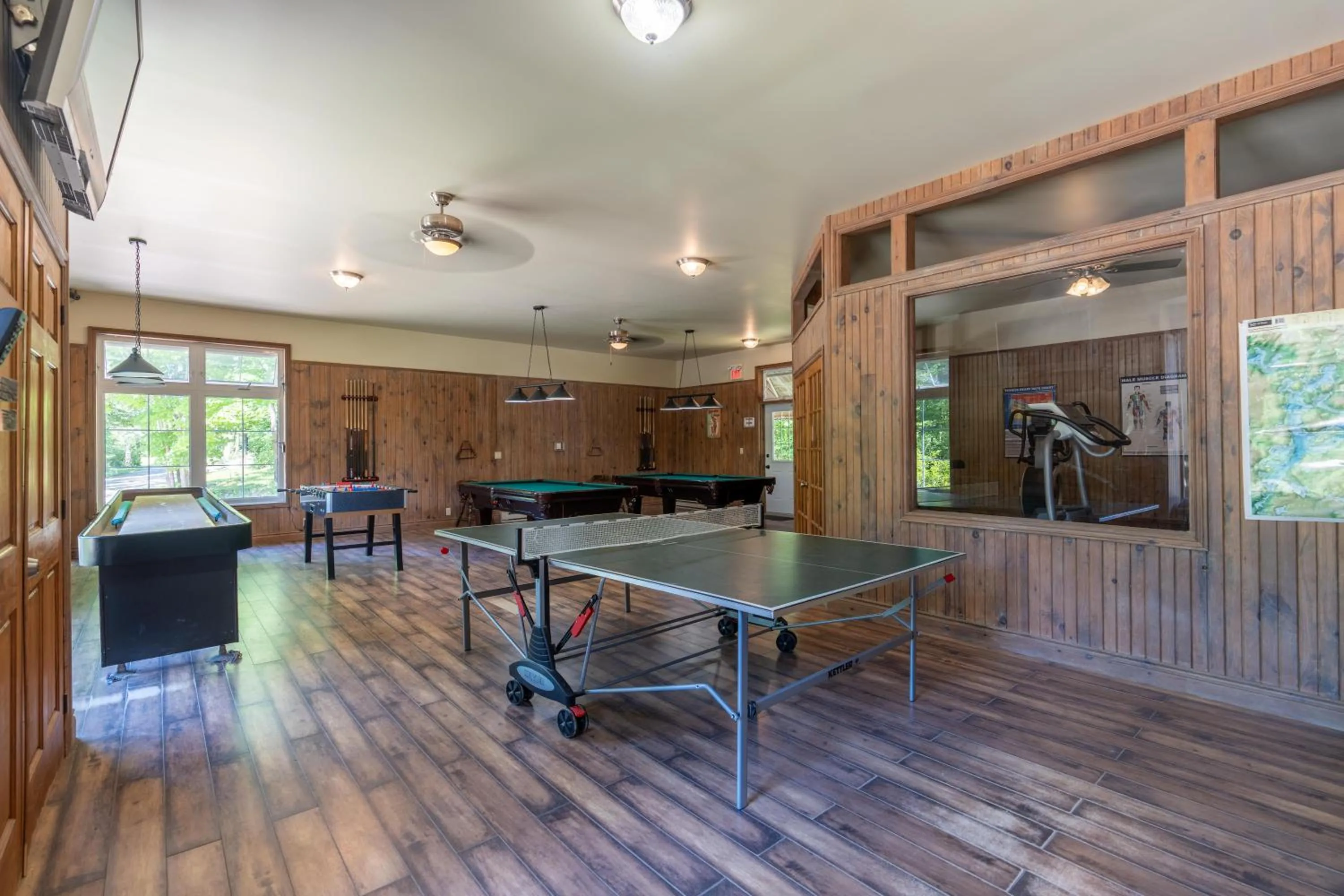 Game Room in Blue Water Acres