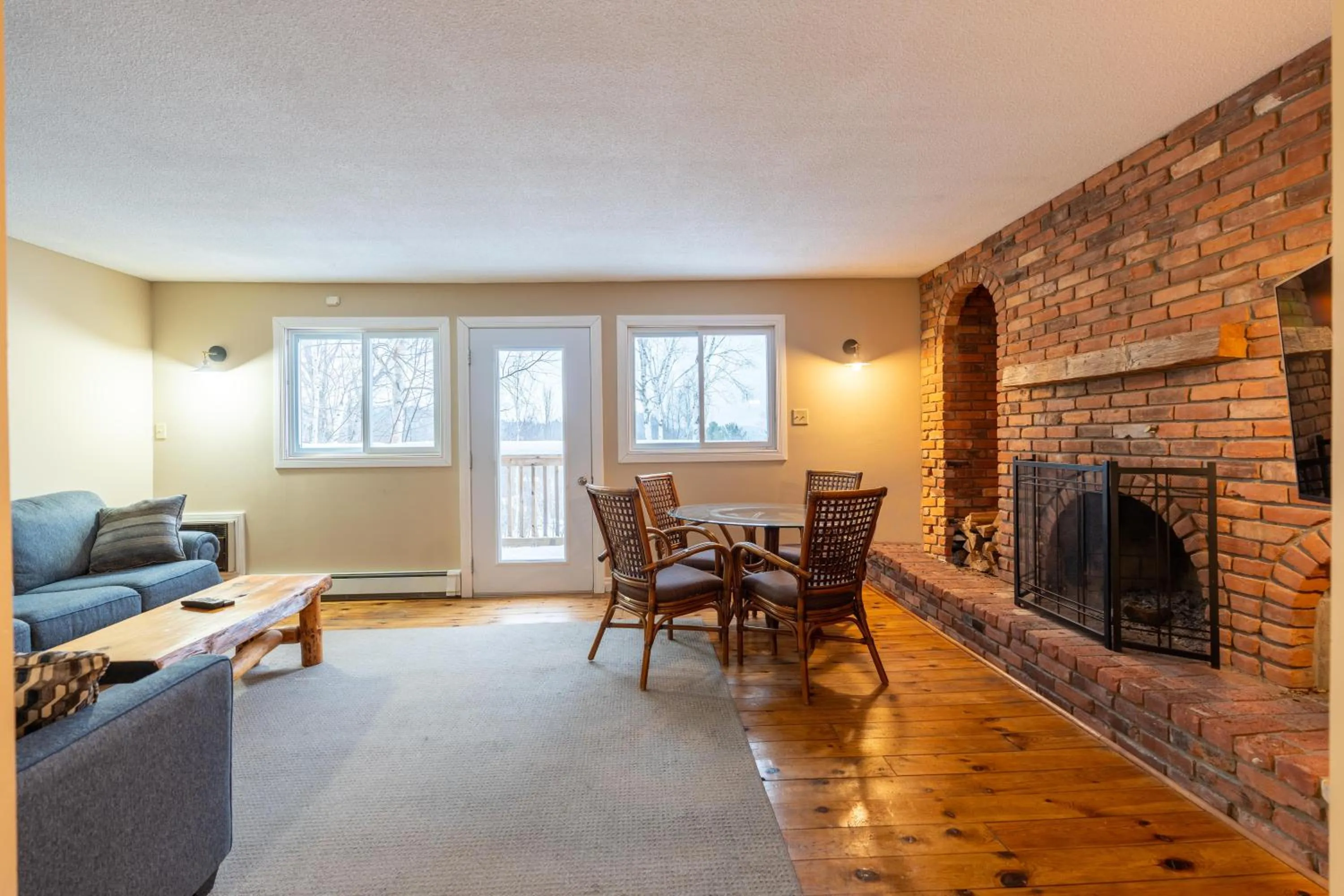 Living room in Blue Water Acres