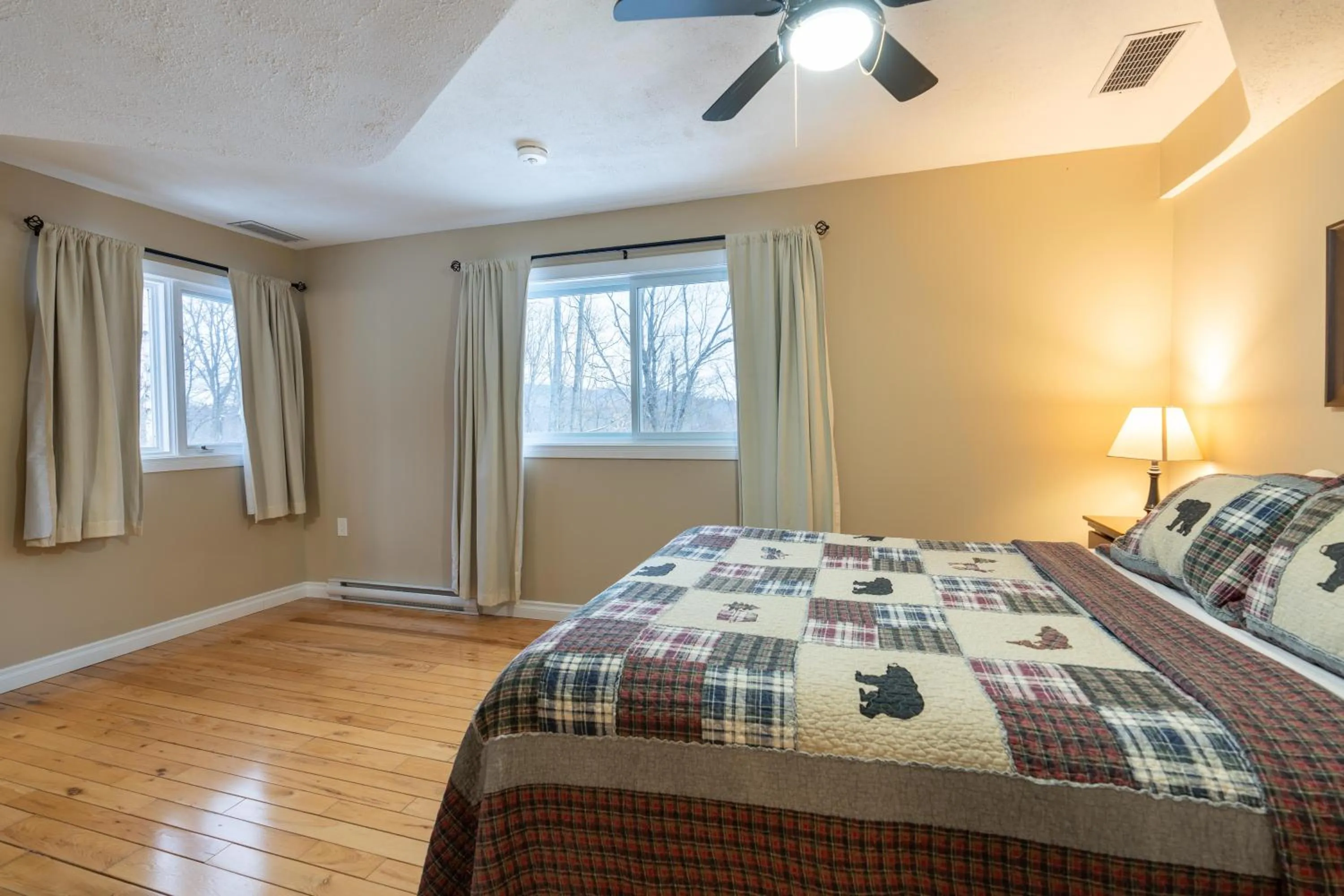 Bedroom, Bed in Blue Water Acres