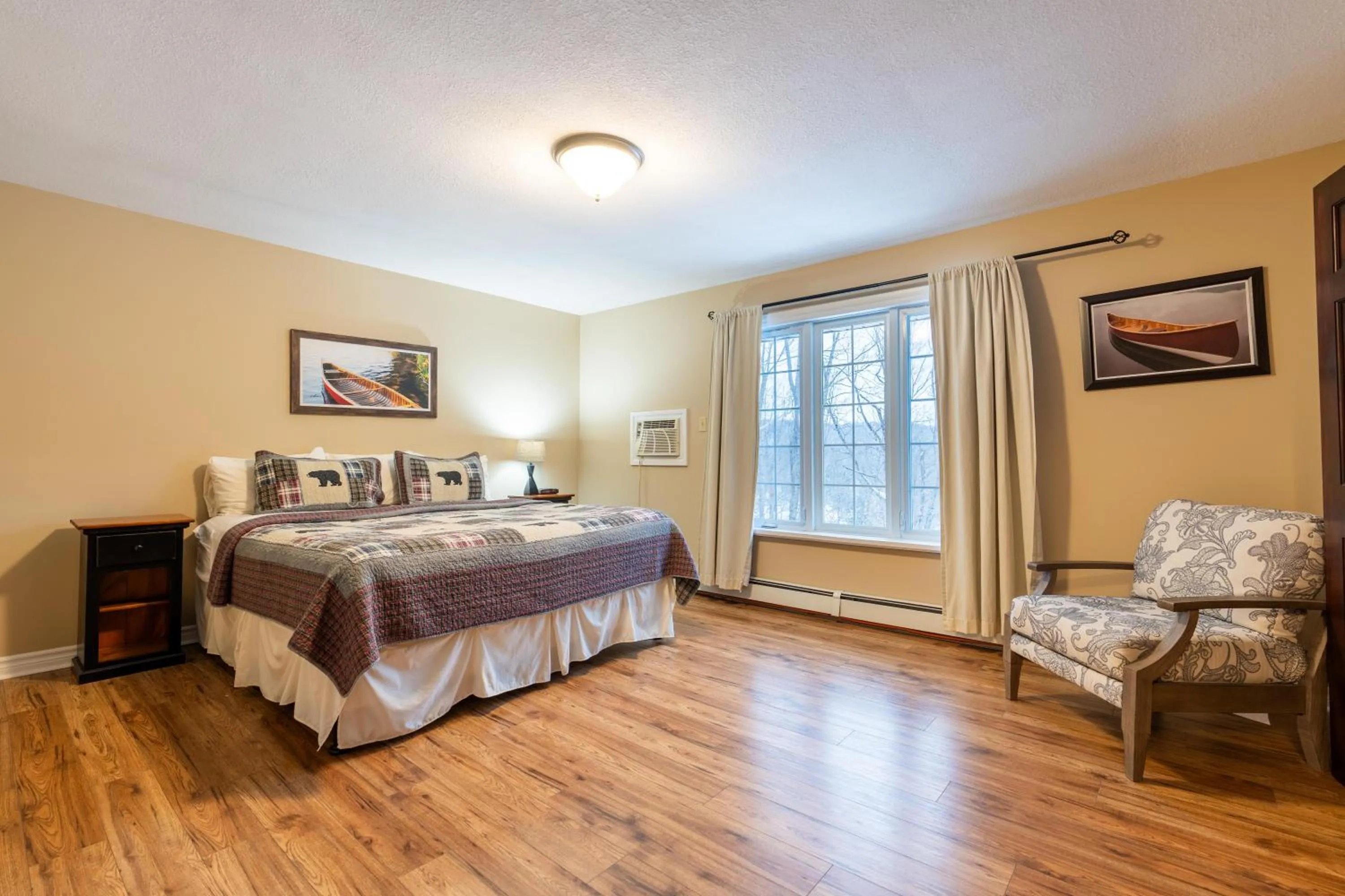 Bedroom, Bed in Blue Water Acres