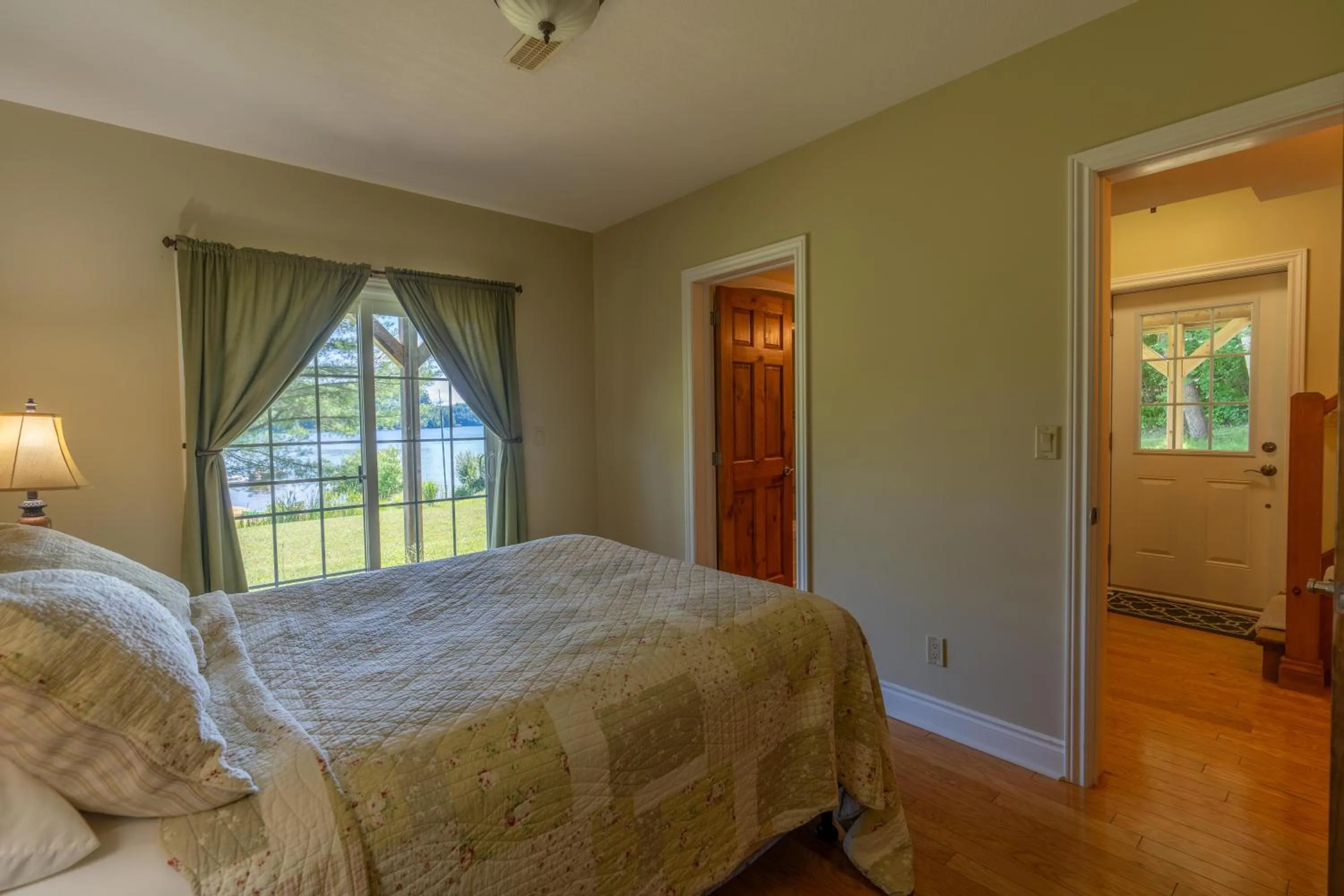 Bedroom, Bed in Blue Water Acres