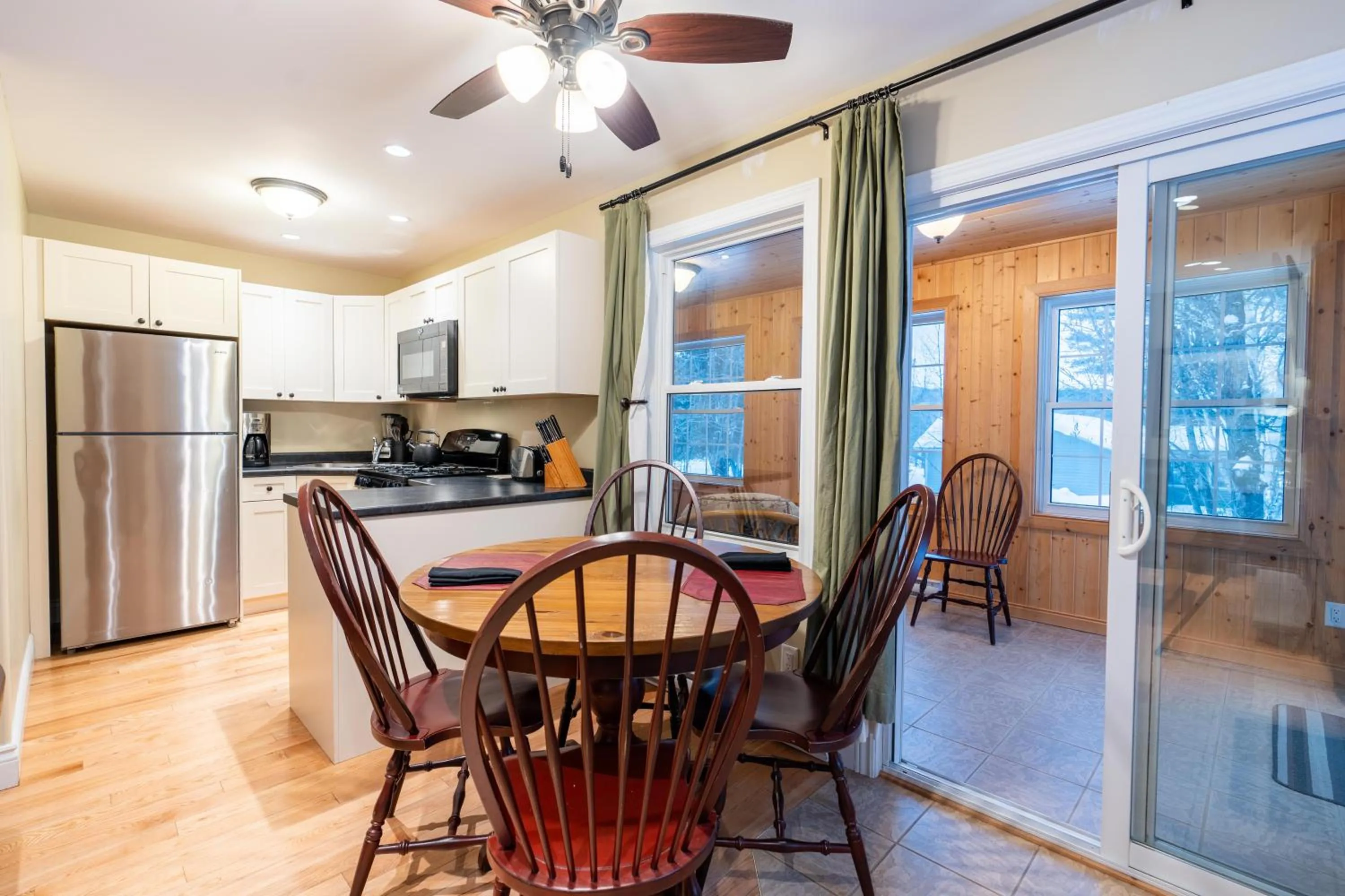 kitchen in Blue Water Acres