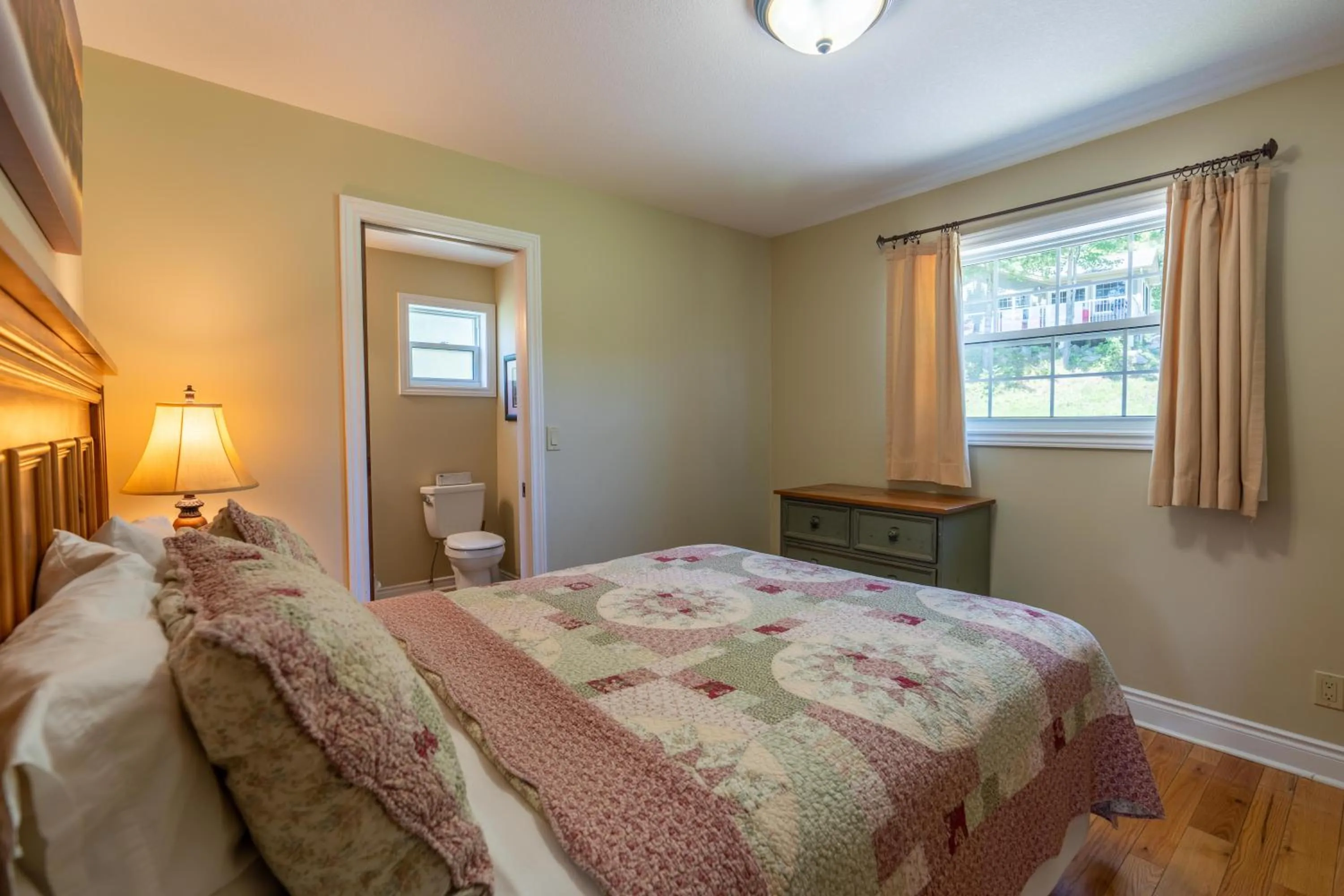 Bedroom, Bed in Blue Water Acres