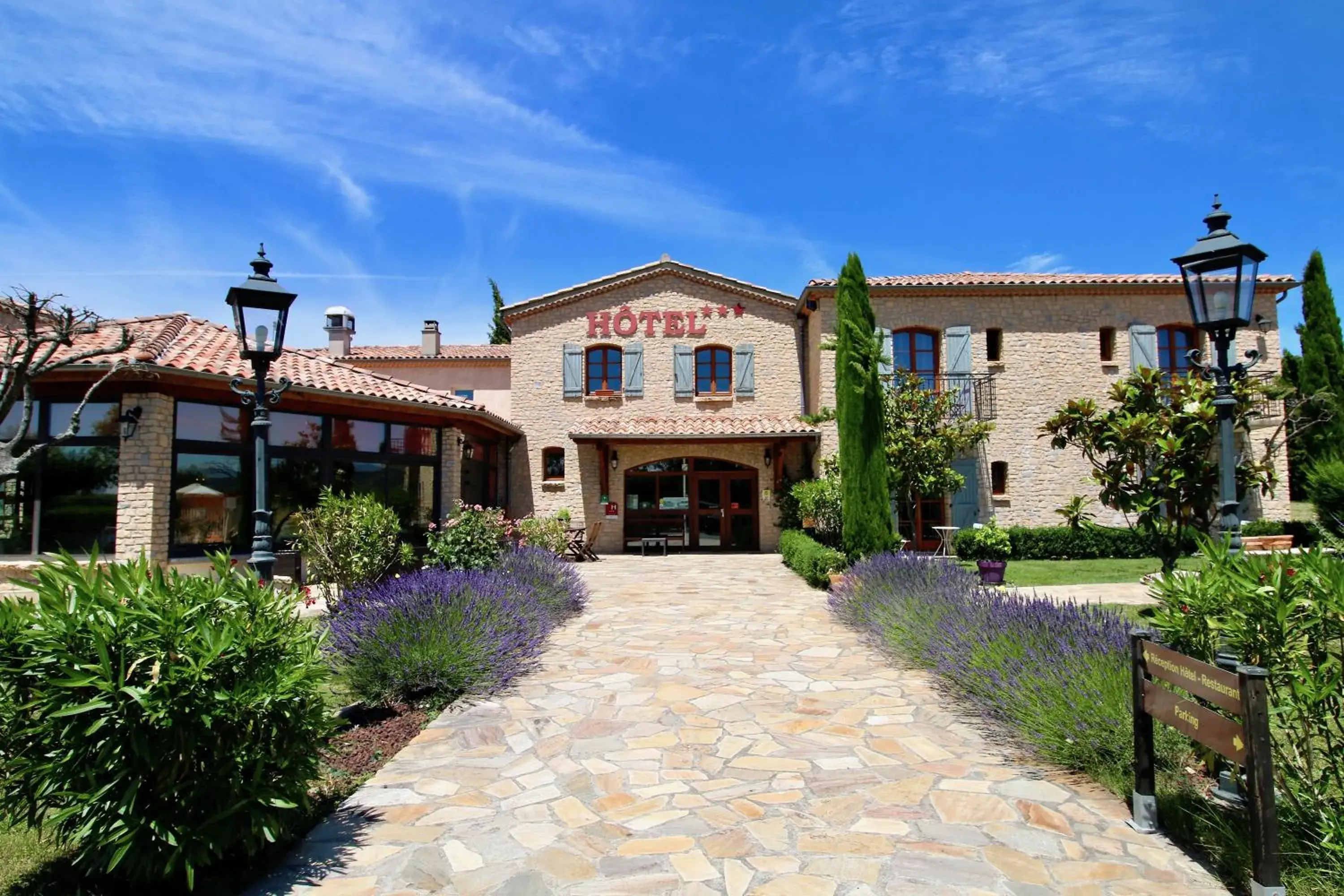 Facade/entrance in Hôtel et Restaurant Logis Le Mas de Mon Père Facade/entrance in Hôtel et Restaurant Logis Le Mas de Mon Père
