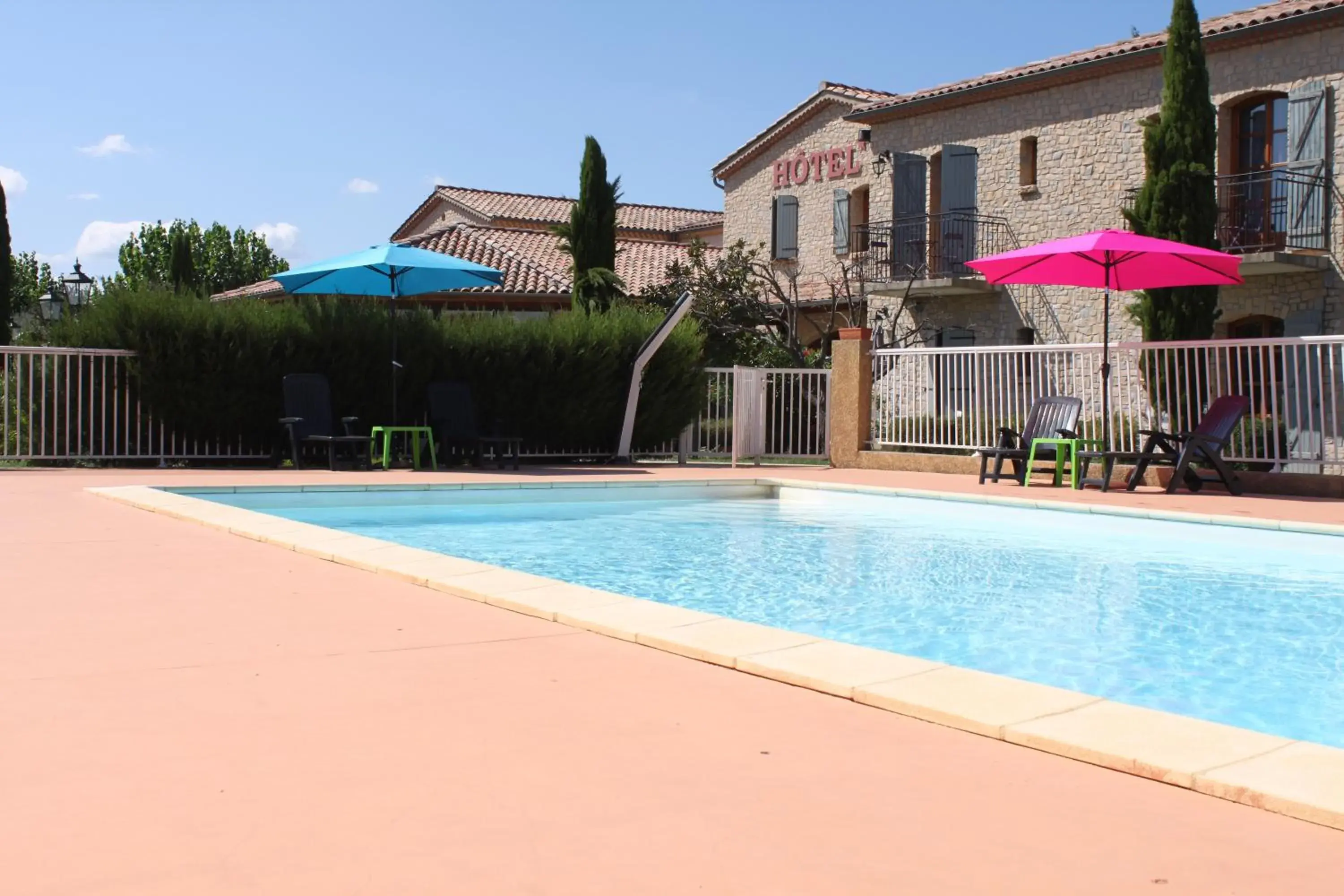 Swimming pool in Hôtel et Restaurant Logis Le Mas de Mon Père Swimming pool in Hôtel et Restaurant Logis Le Mas de Mon Père
