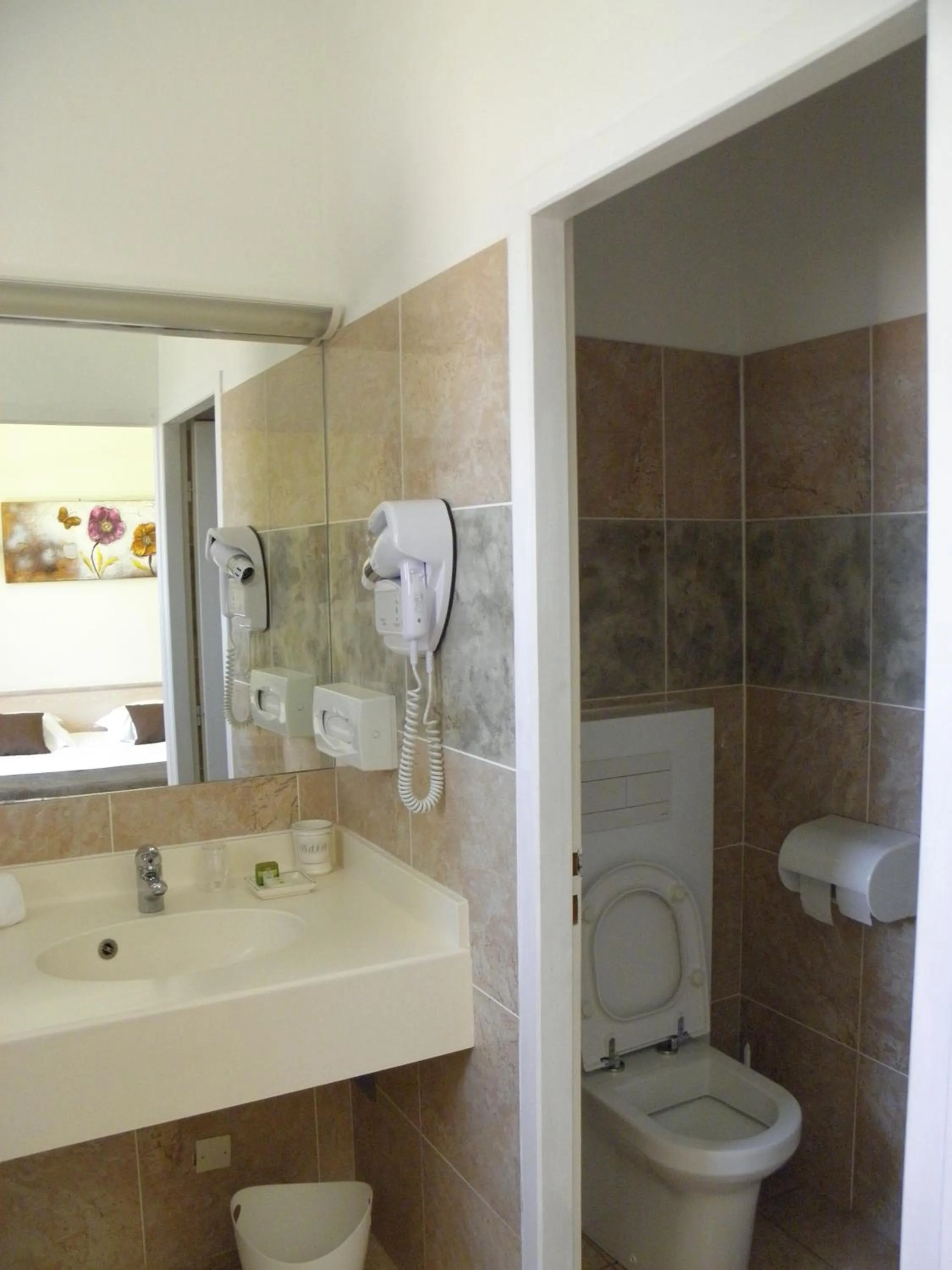 Bathroom in Hôtel et Restaurant Logis Le Mas de Mon Père