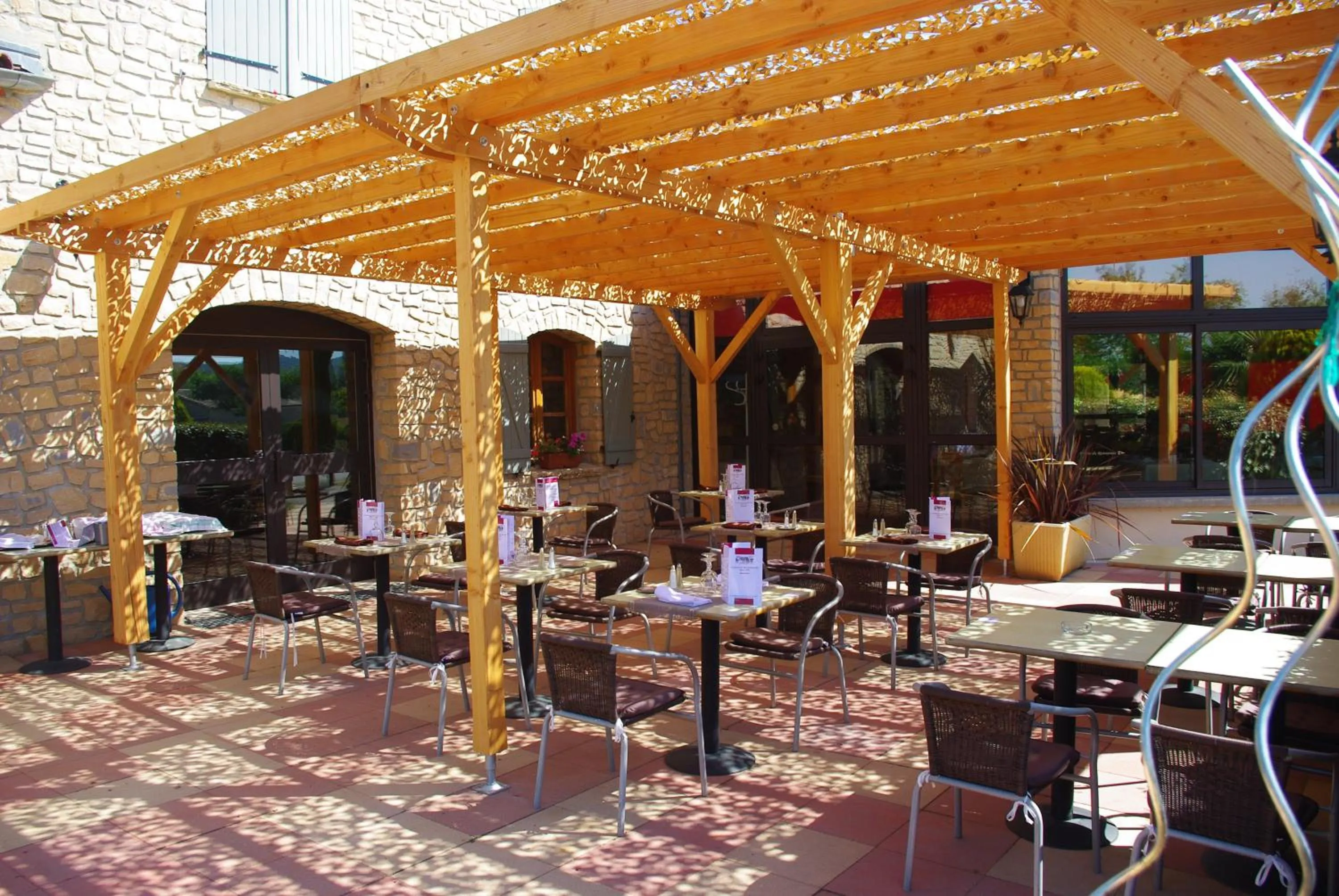 Facade/entrance in Hôtel et Restaurant Logis Le Mas de Mon Père