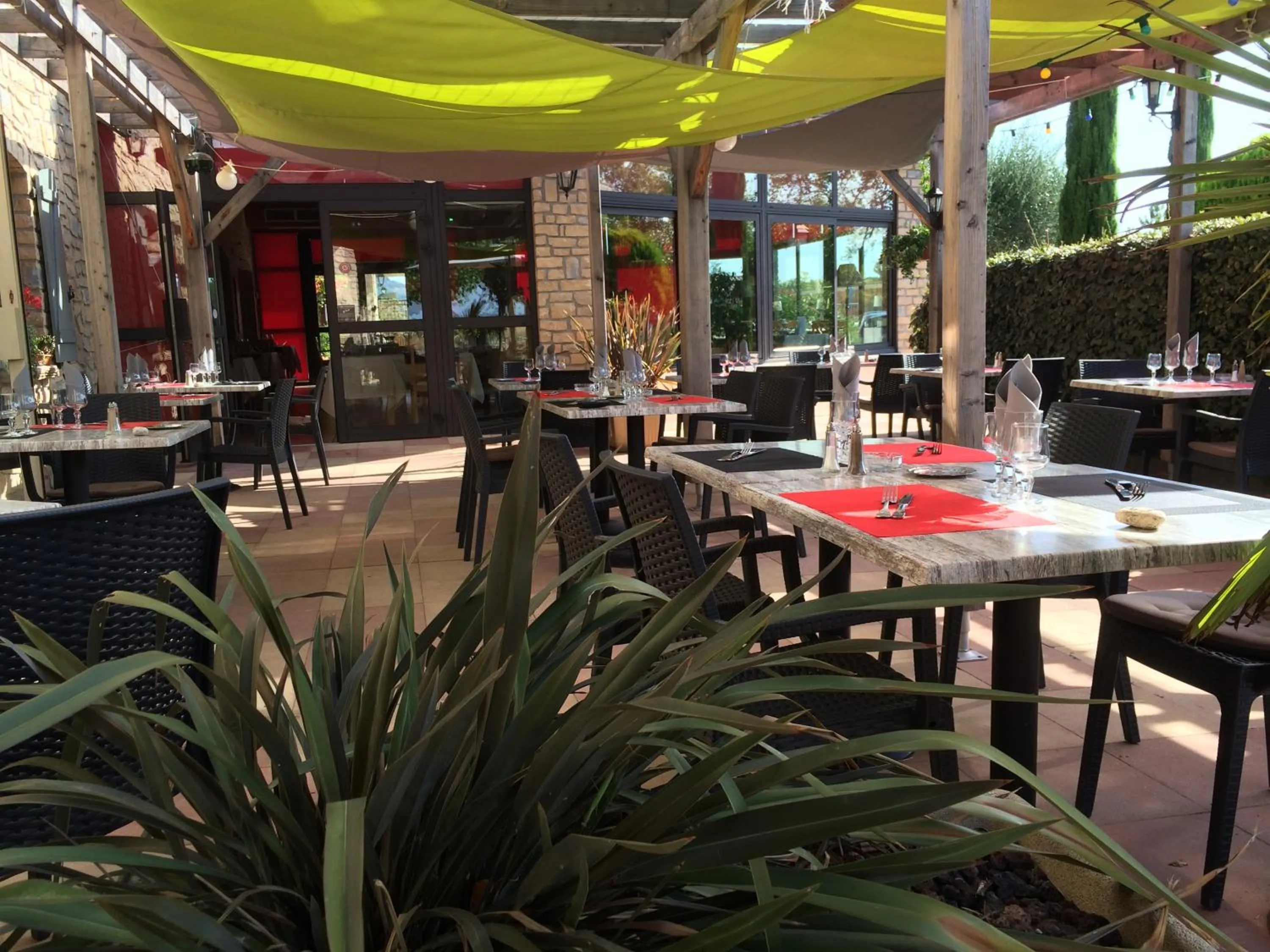 Restaurant/places to eat in Hôtel et Restaurant Logis Le Mas de Mon Père