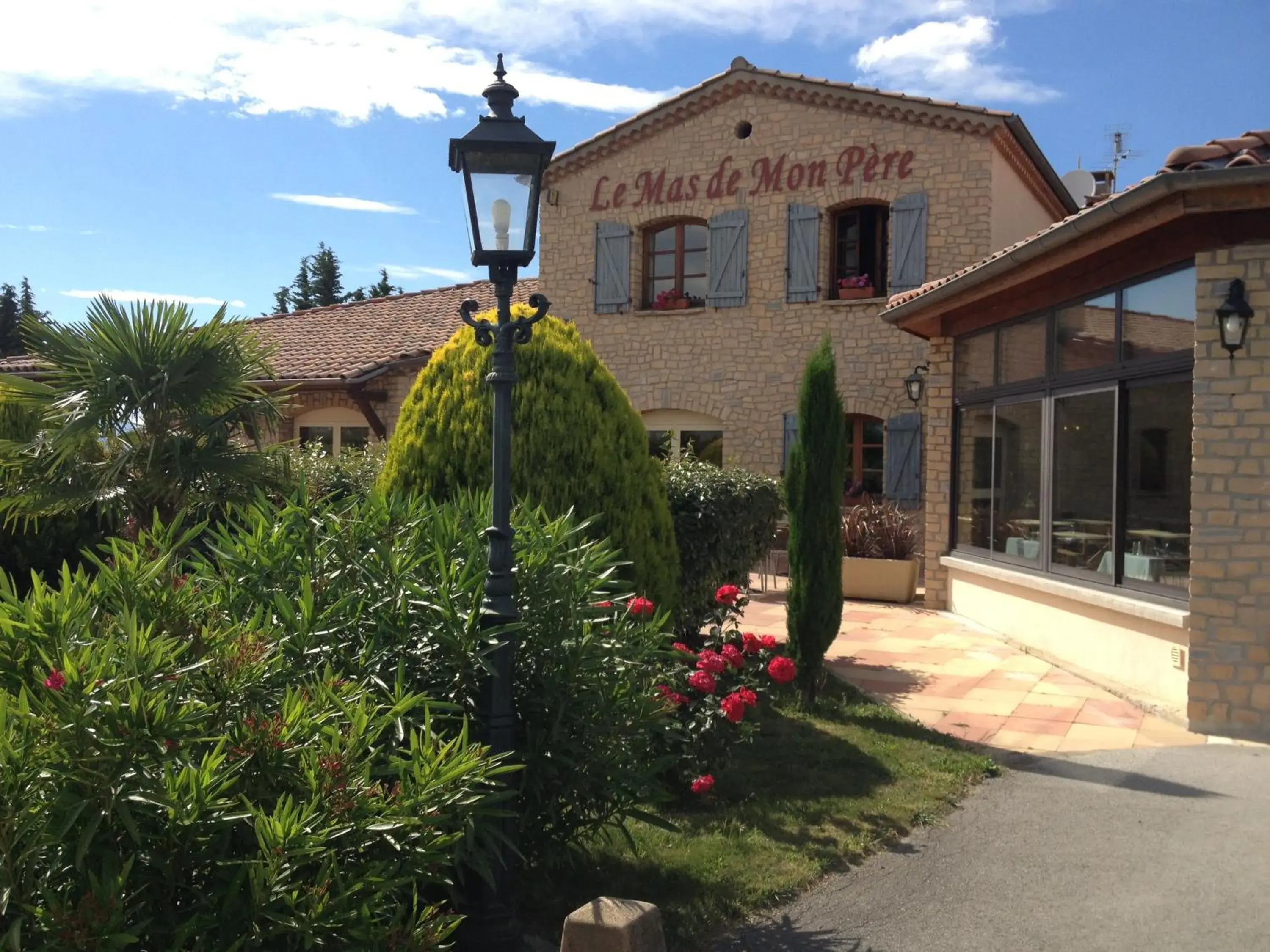 Facade/entrance in Hôtel et Restaurant Logis Le Mas de Mon Père Facade/entrance in Hôtel et Restaurant Logis Le Mas de Mon Père