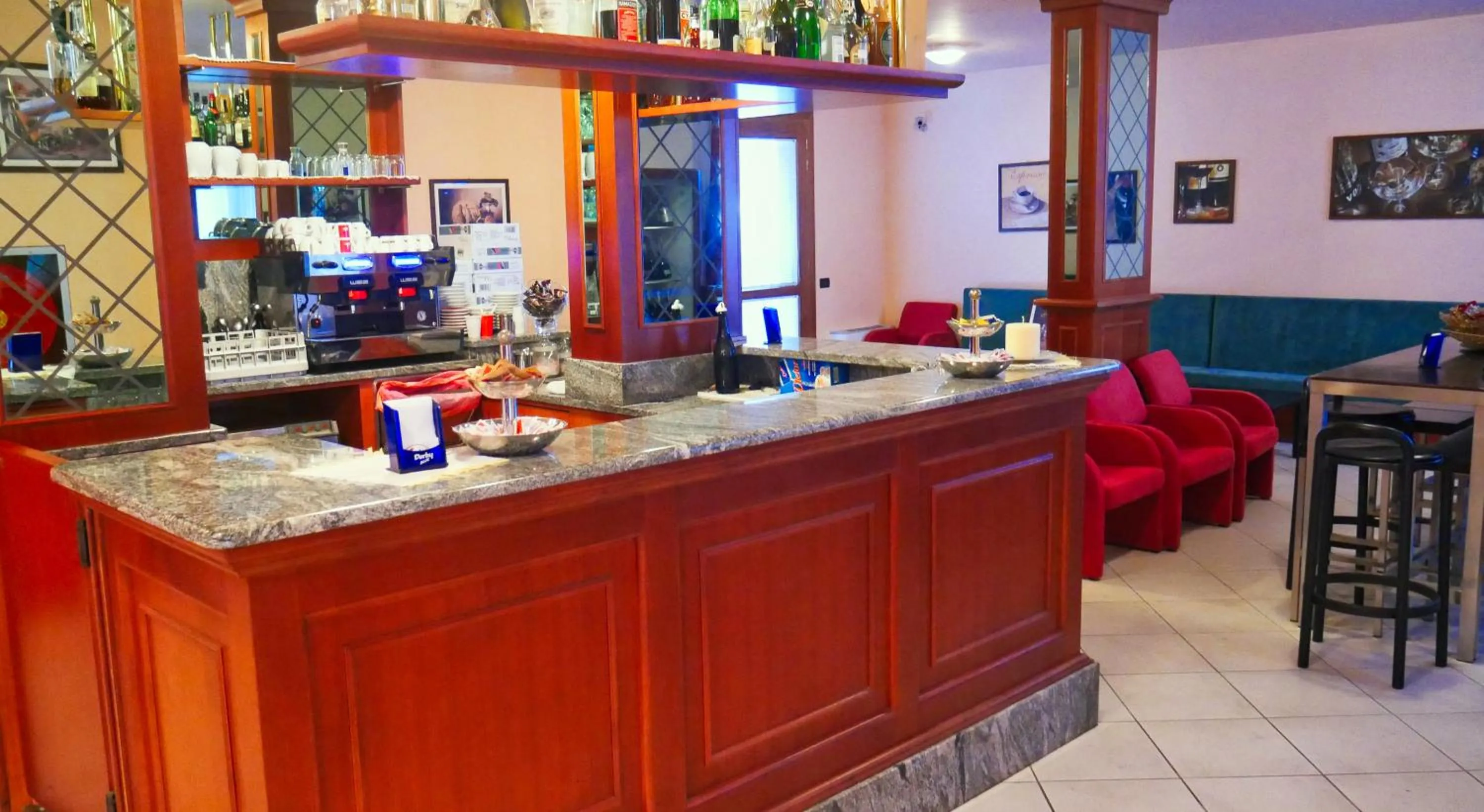 Lounge or bar in hotel Vajont