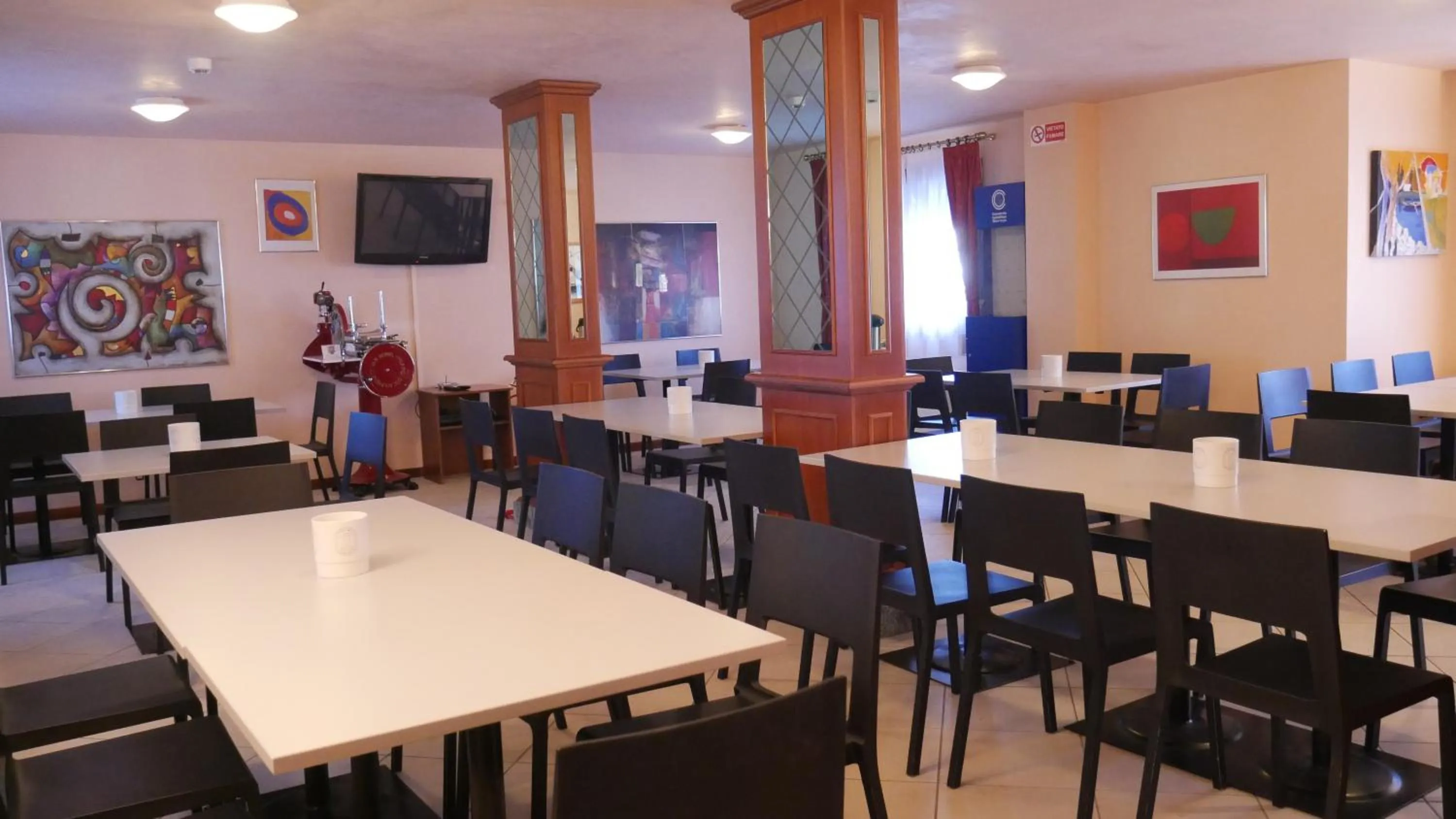 Lounge or bar in hotel Vajont