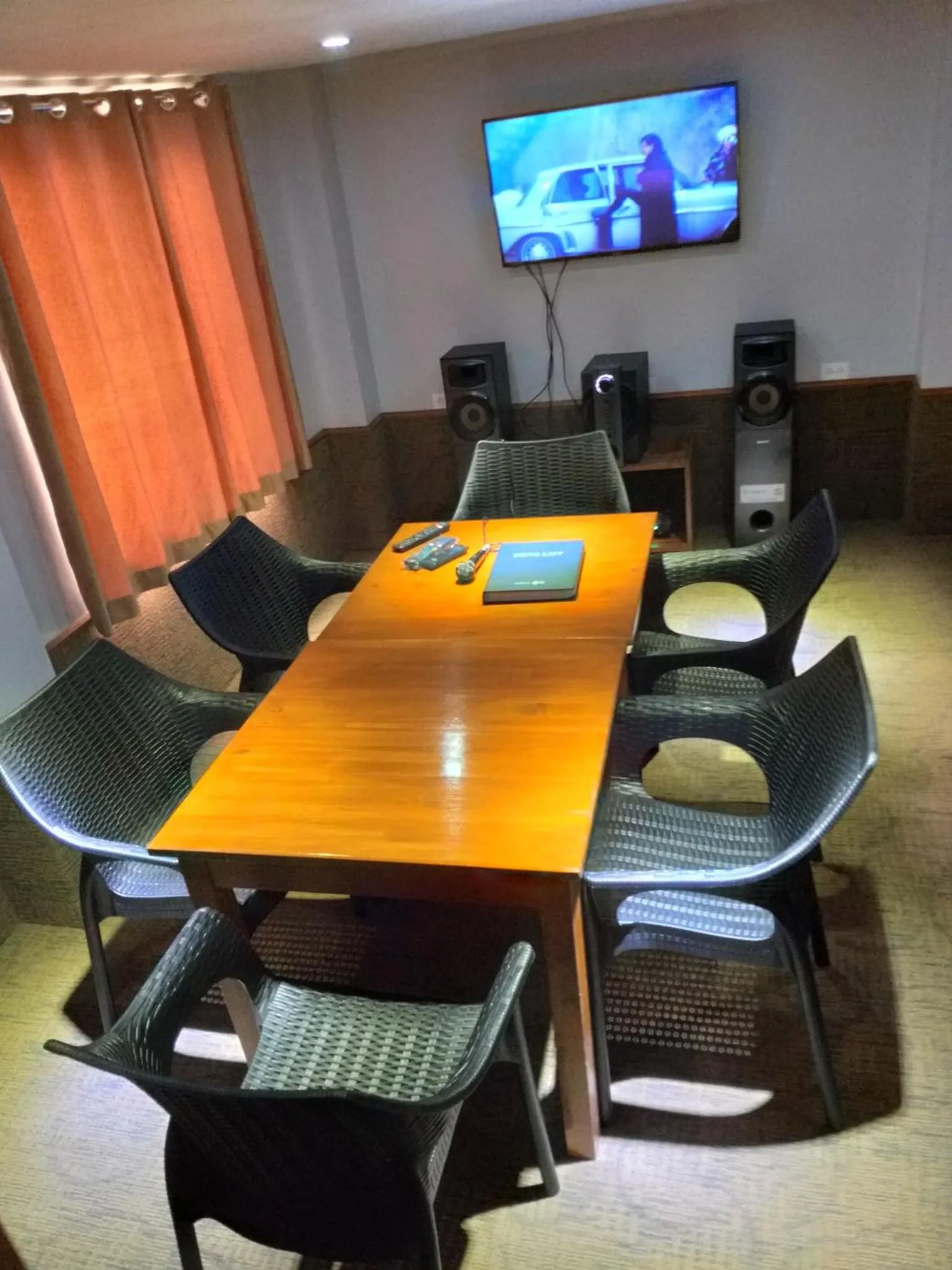 Karaoke in Villa de Babat