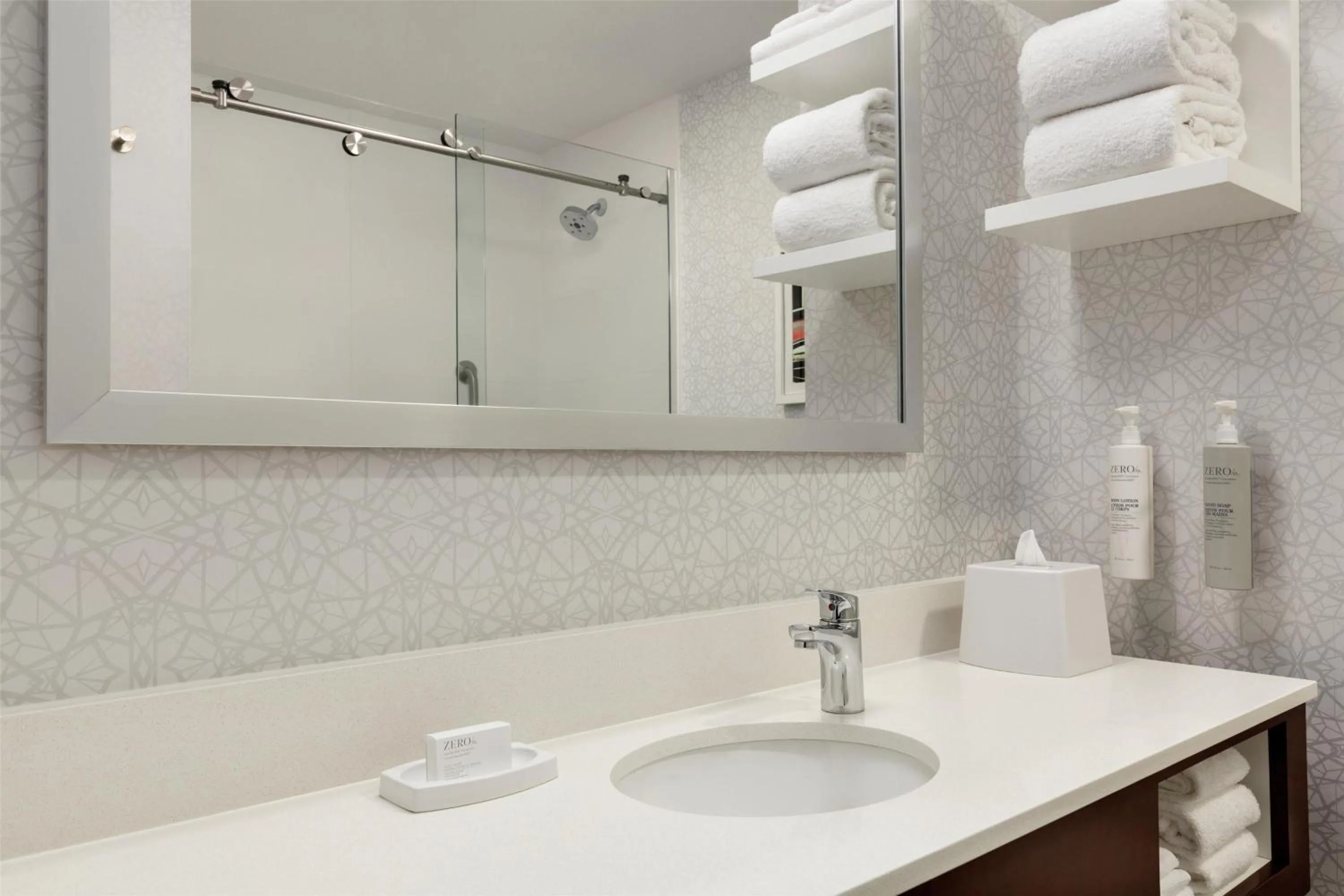 Bathroom in Hampton Inn at Tin Lizzie Gaming Resort