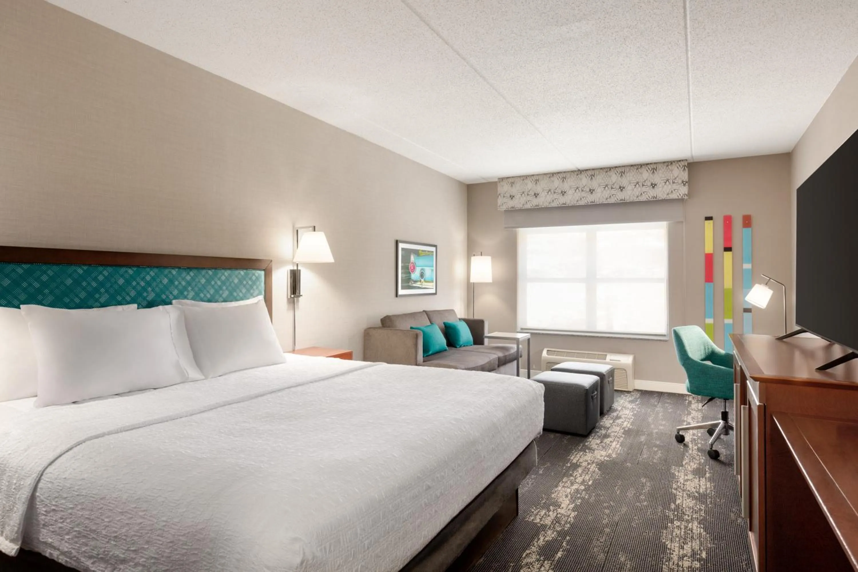 Bedroom, Bed in Hampton Inn at Tin Lizzie Gaming Resort