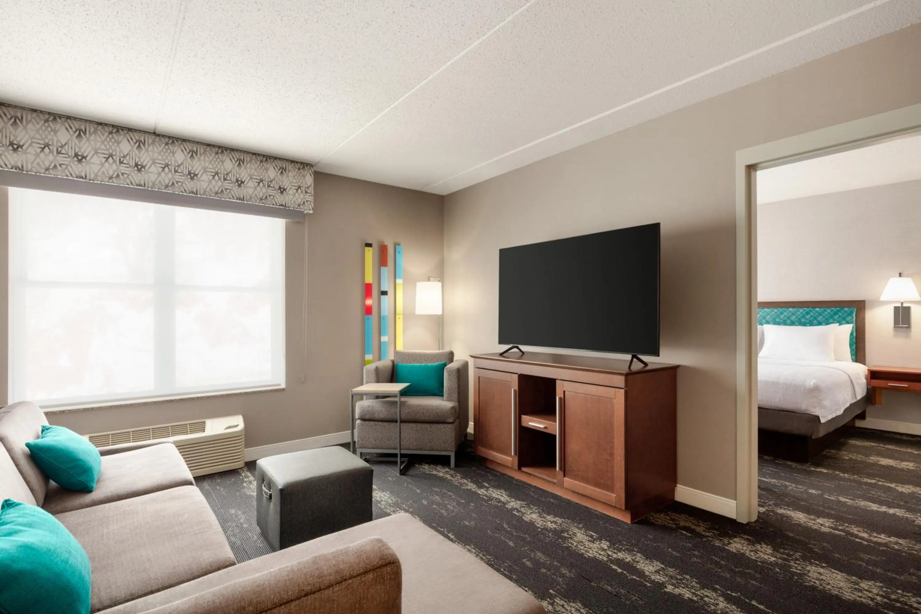 Seating area, Bed in Hampton Inn at Tin Lizzie Gaming Resort