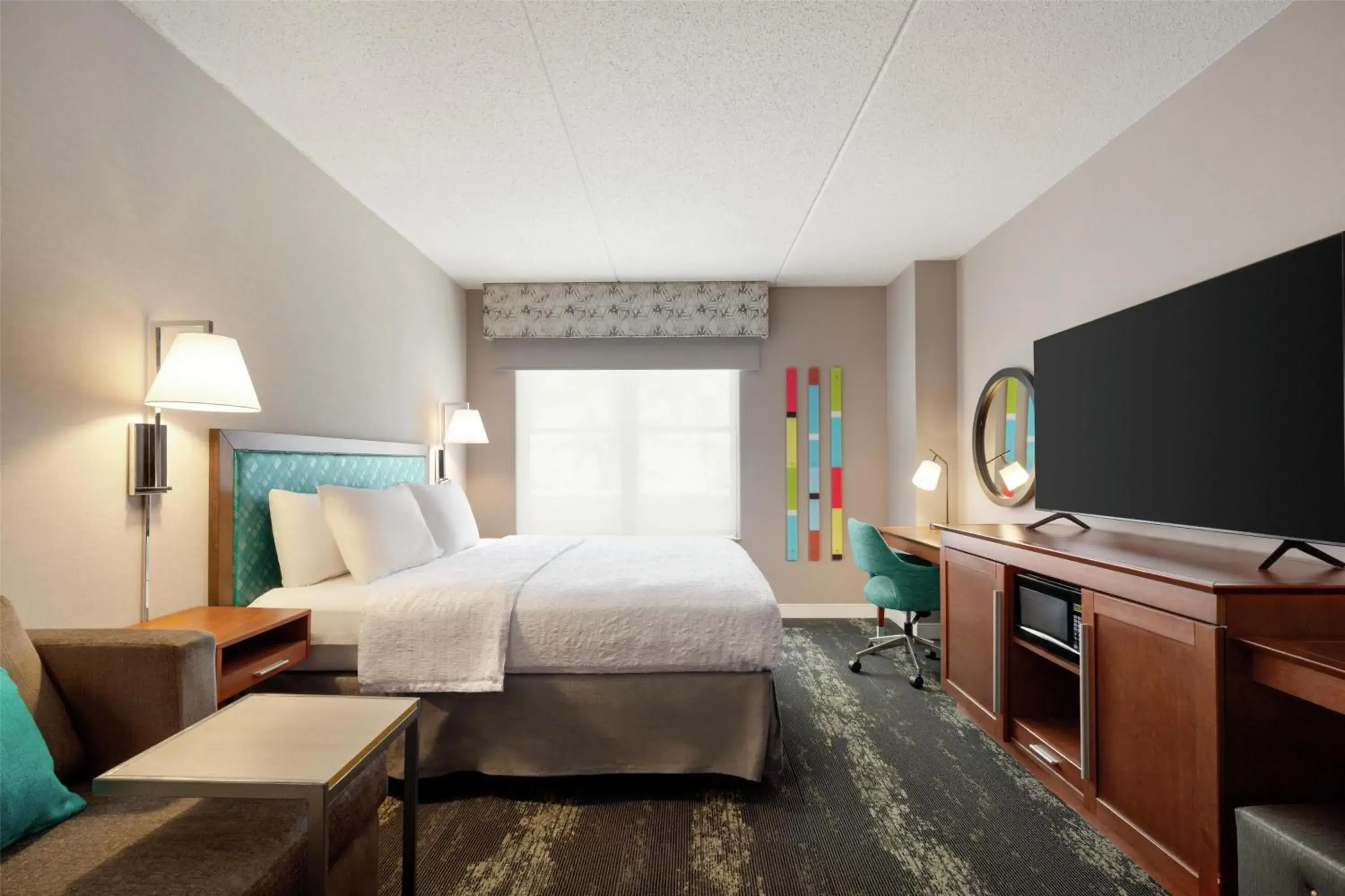 Bed in Hampton Inn at Tin Lizzie Gaming Resort Bed in Hampton Inn at Tin Lizzie Gaming Resort