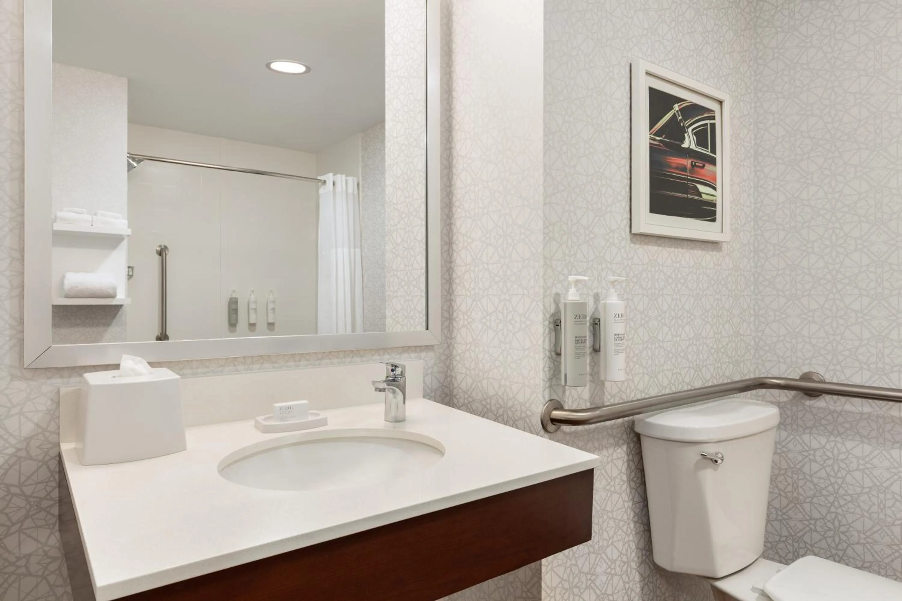 Bathroom in Hampton Inn at Tin Lizzie Gaming Resort