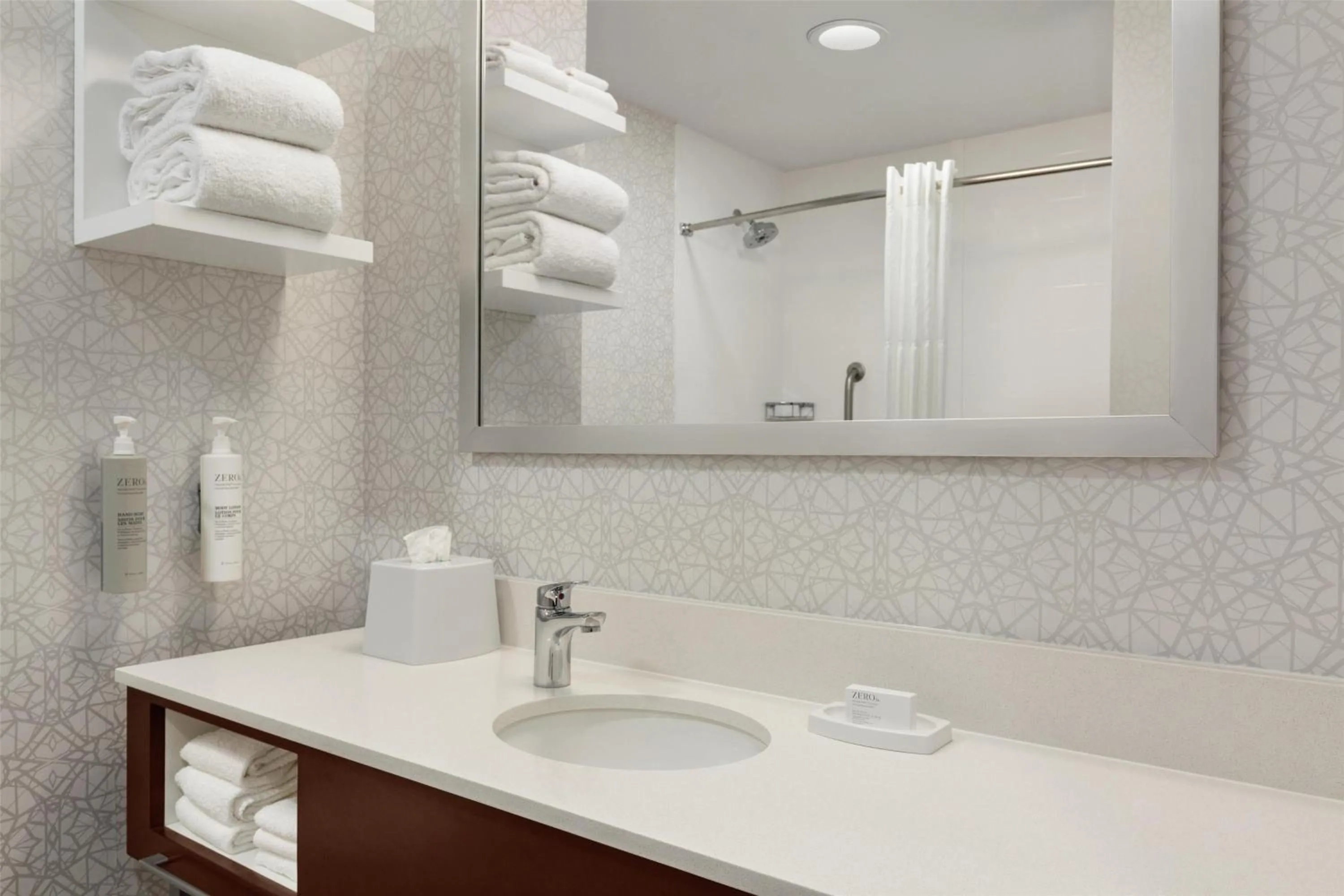 Bathroom in Hampton Inn at Tin Lizzie Gaming Resort