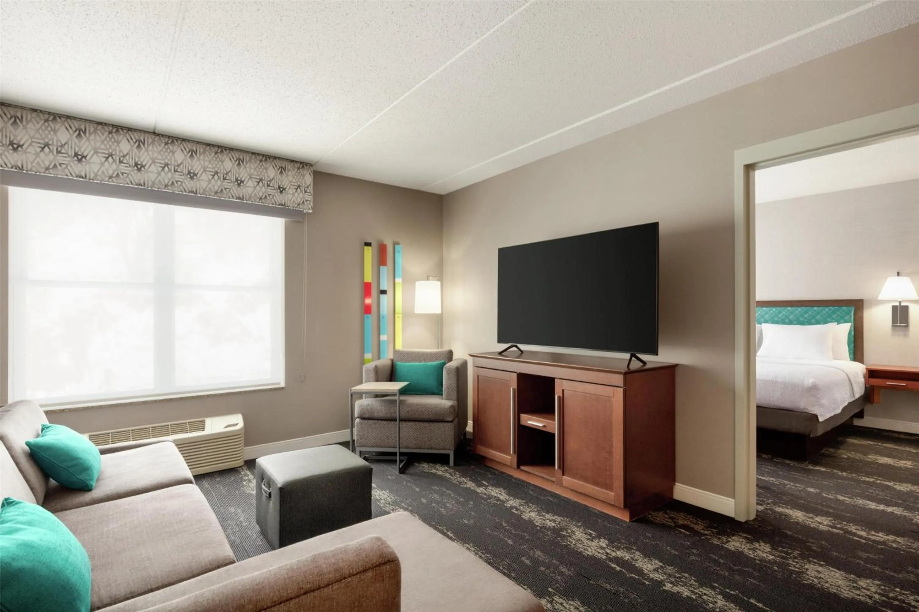 Living room, Bed in Hampton Inn at Tin Lizzie Gaming Resort