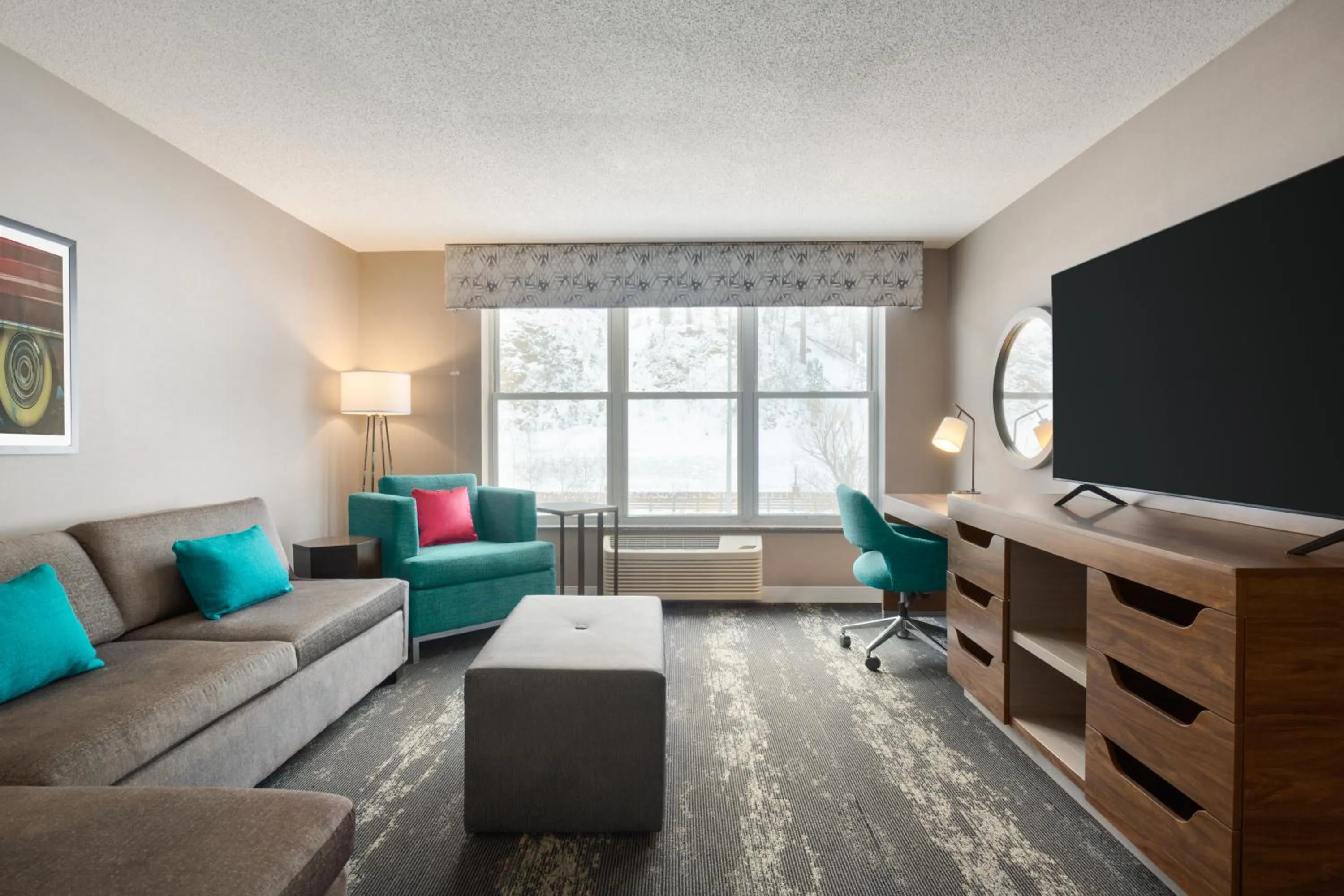 Living room in Hampton Inn at Tin Lizzie Gaming Resort