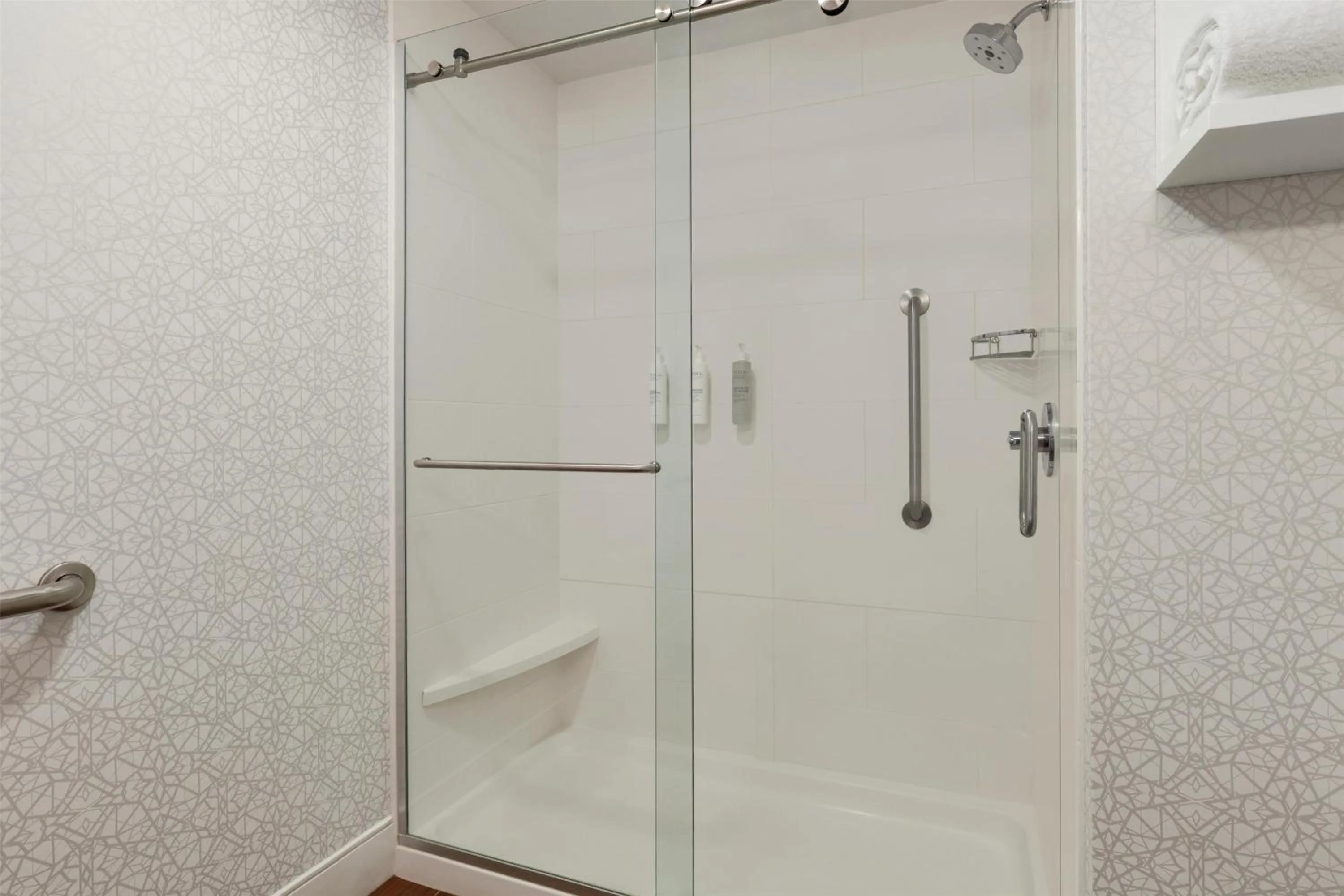 Bathroom in Hampton Inn at Tin Lizzie Gaming Resort