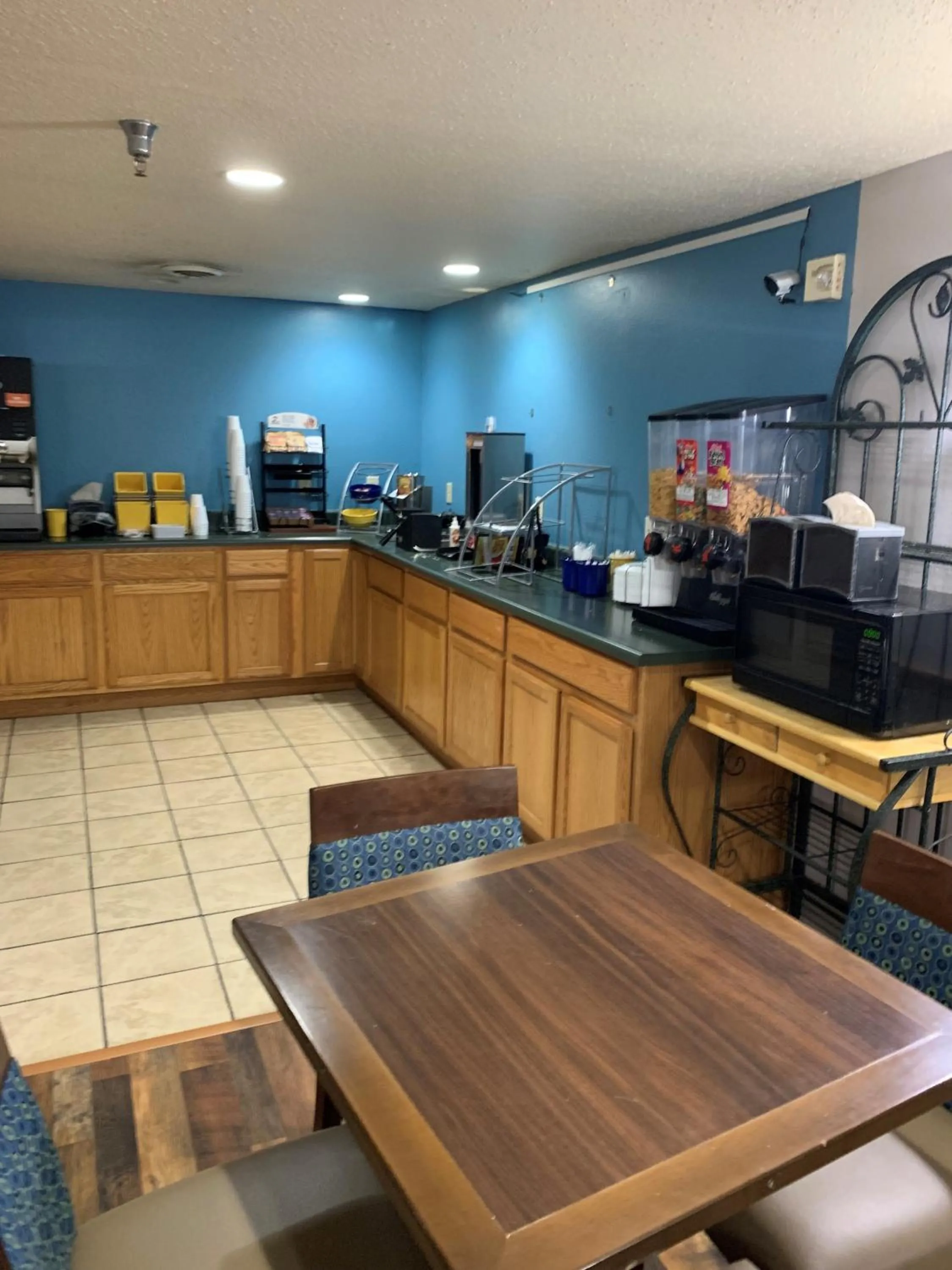 Breakfast in Days Inn by Wyndham Custer